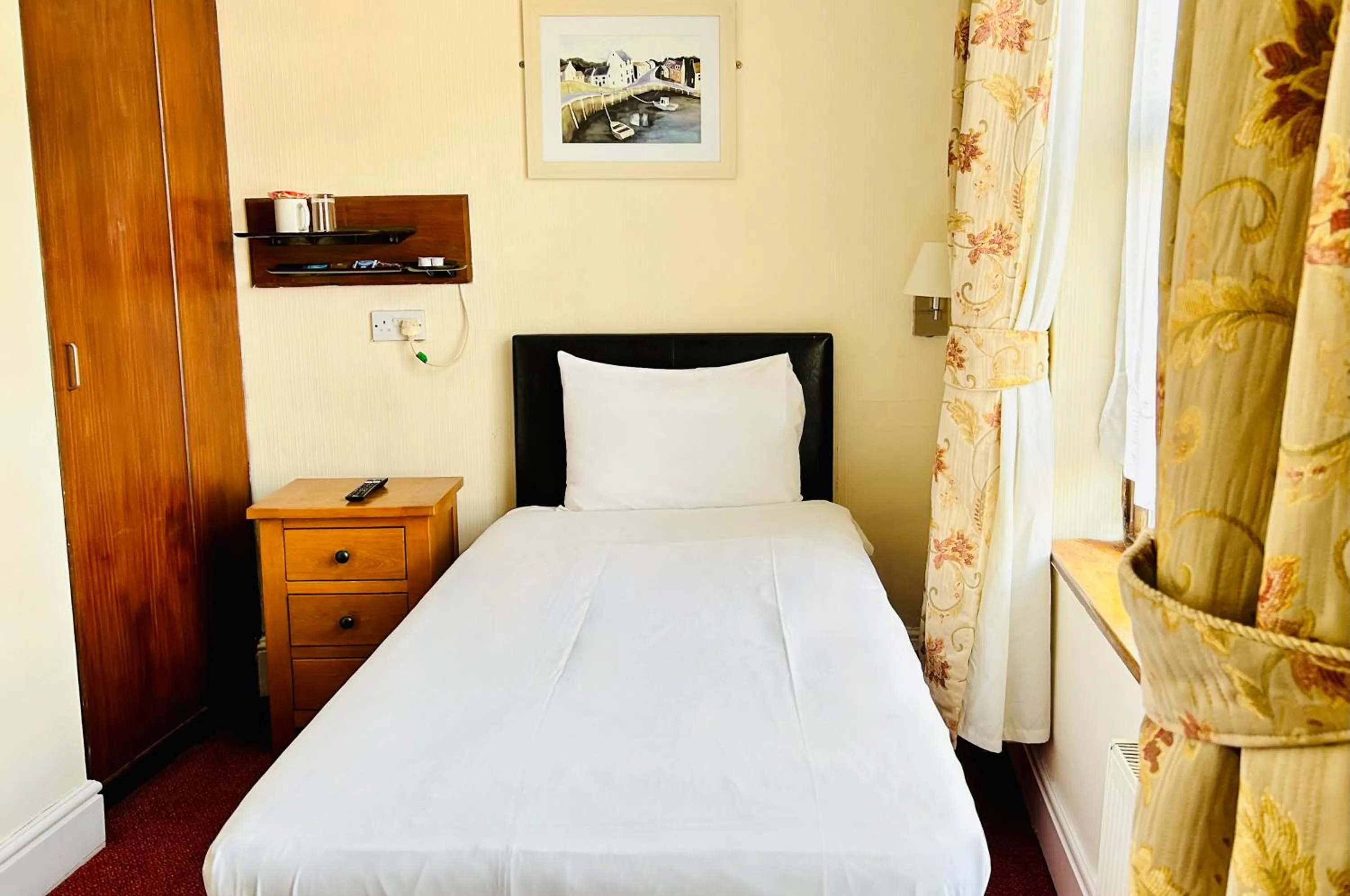 Bed in The Columbia Hotel