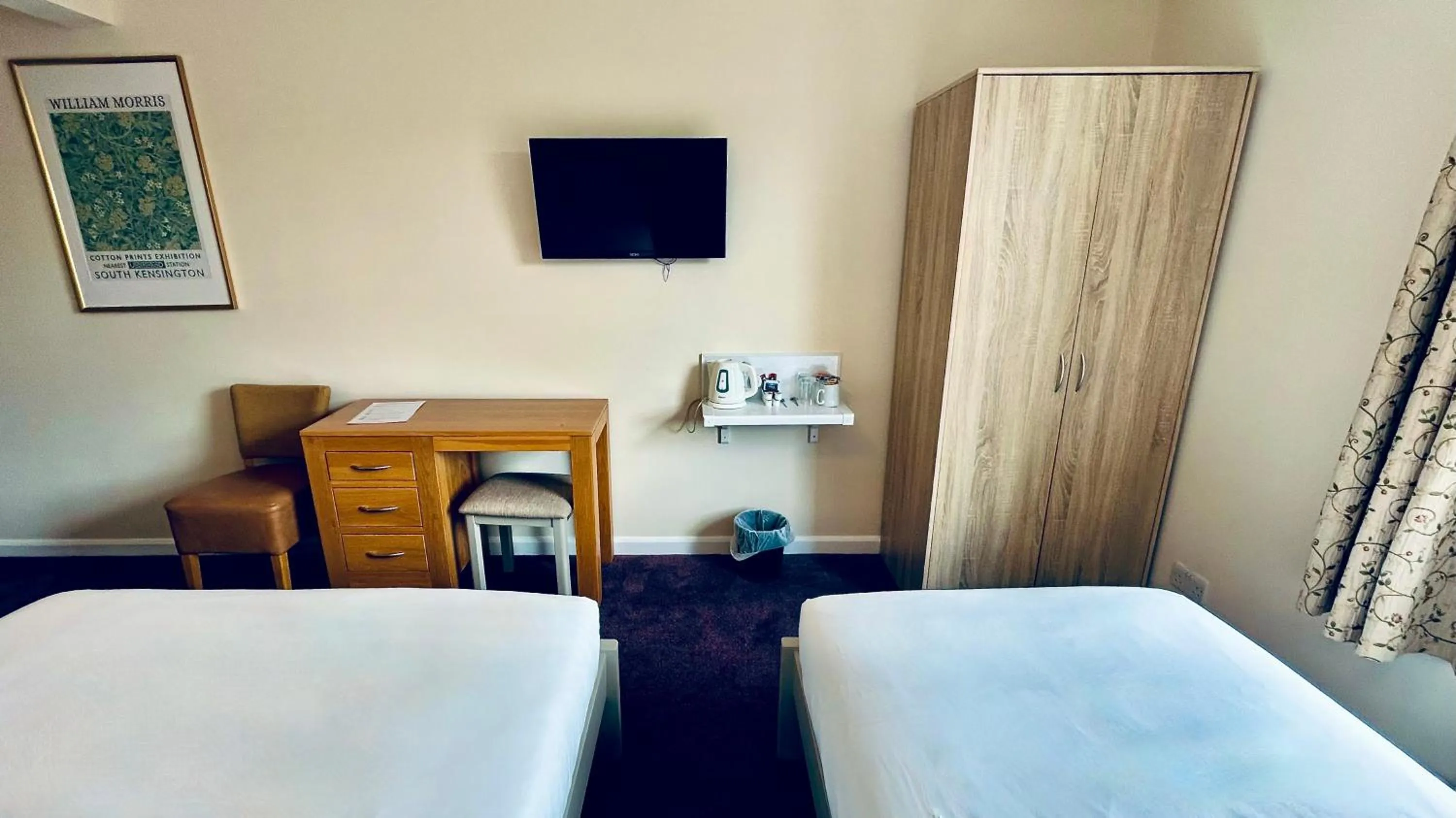 Bedroom, Bed in The Columbia Hotel