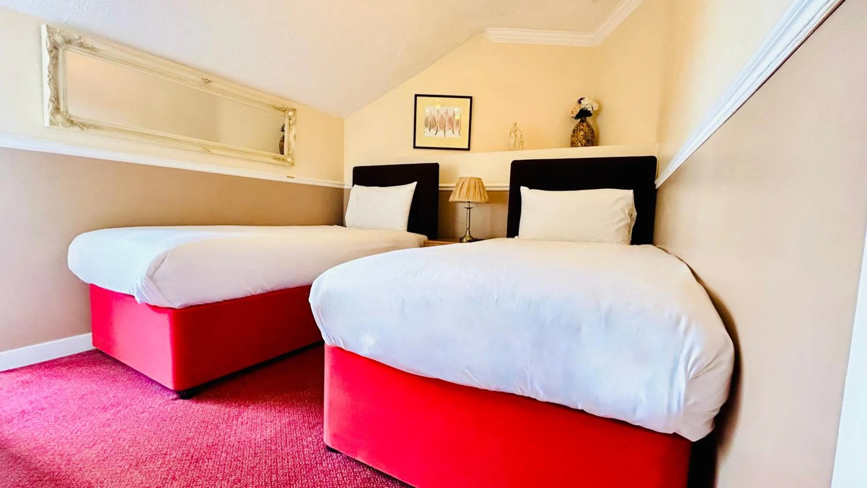 Bedroom, Bed in The Columbia Hotel