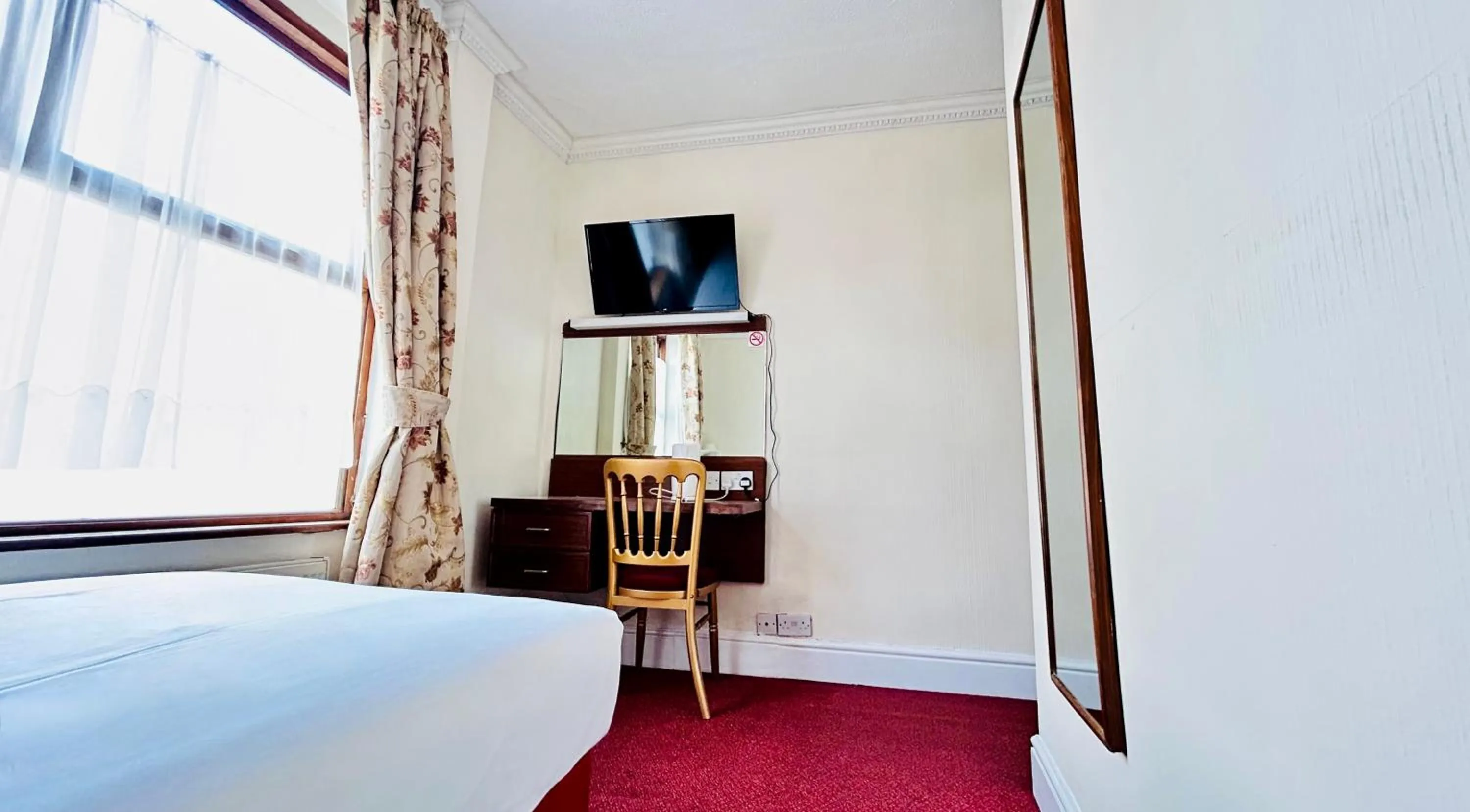 TV and multimedia, Bed in The Columbia Hotel