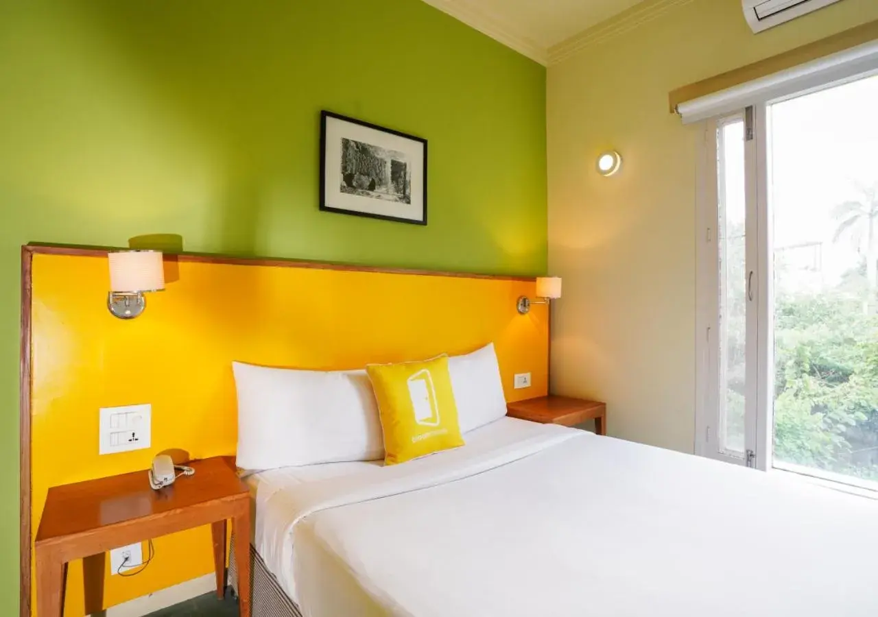 Deluxe King Room - single occupancy in Bloom Boutique l Signature Towers Deluxe King Room - single occupancy in Bloom Boutique l Signature Towers