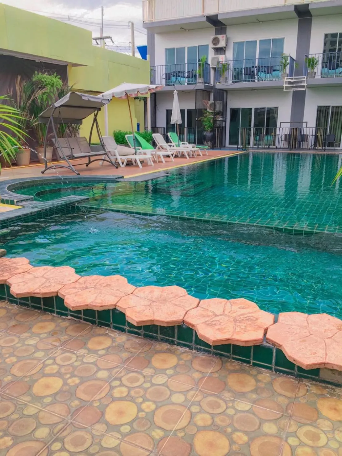 Pool view in Anantra Pattaya Resort