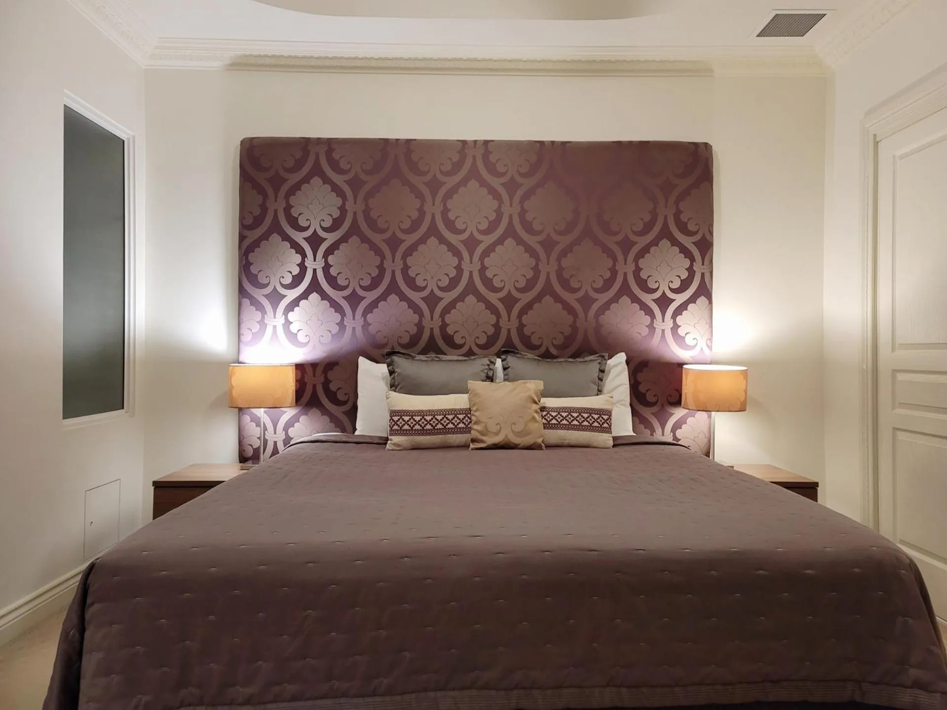 Bed in MacArthur Chambers