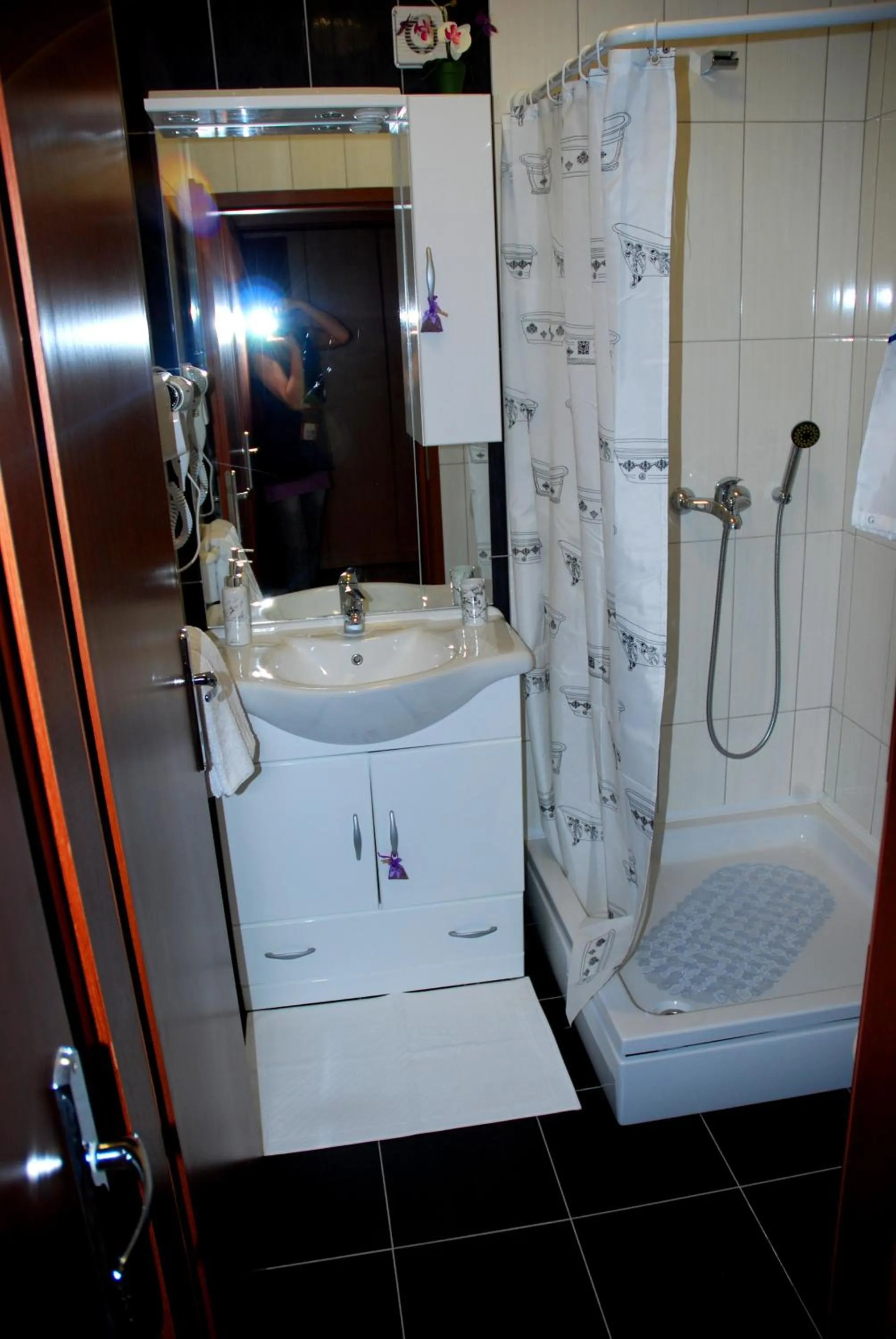 Shower in Summer Breeze Cavtat