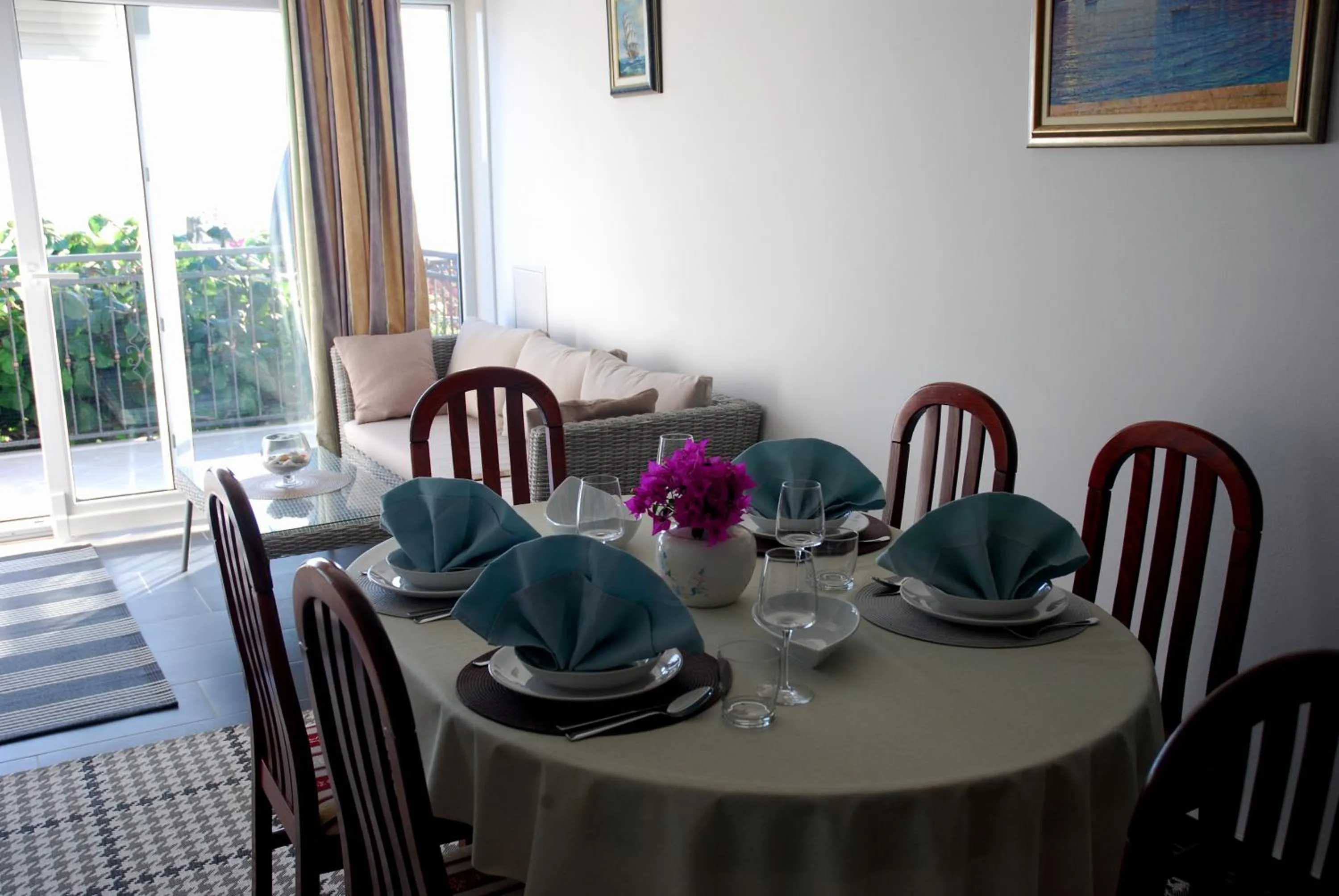 Dining area in Summer Breeze Cavtat
