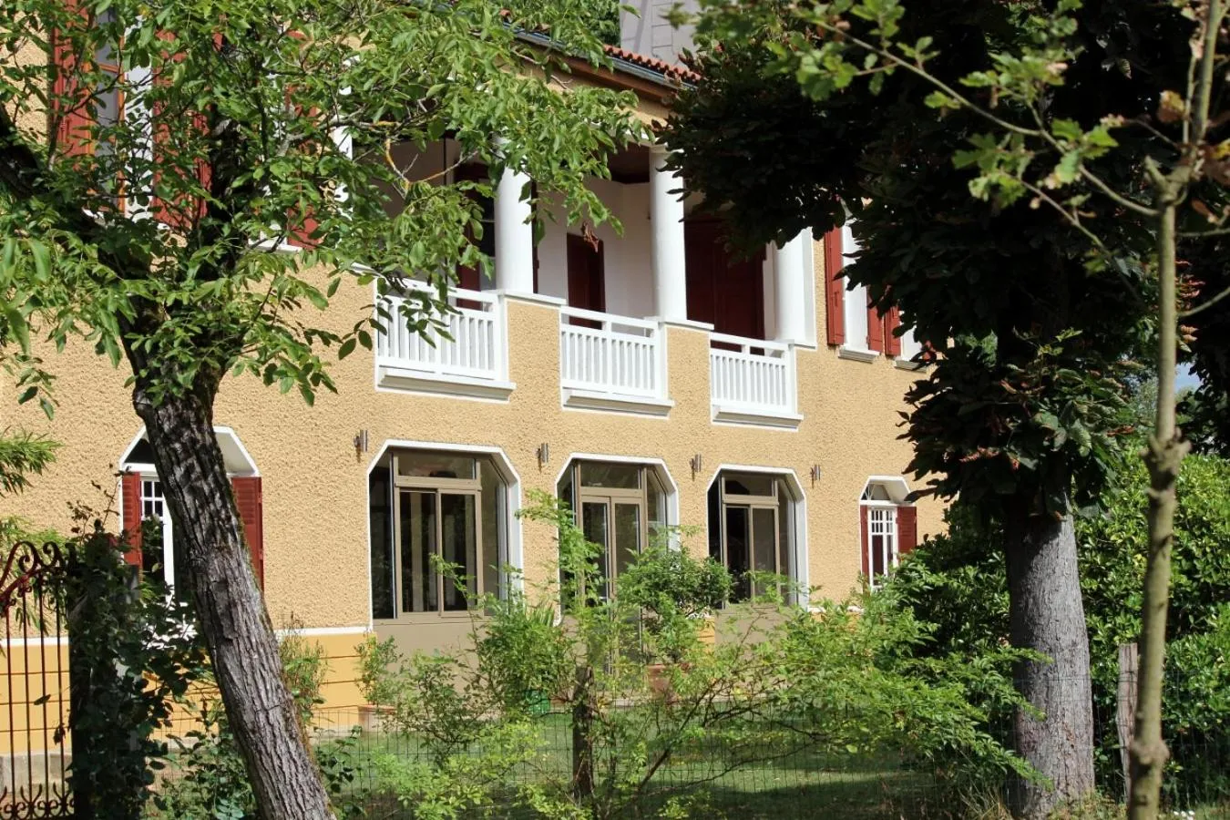 Facade/entrance in Maison Poche