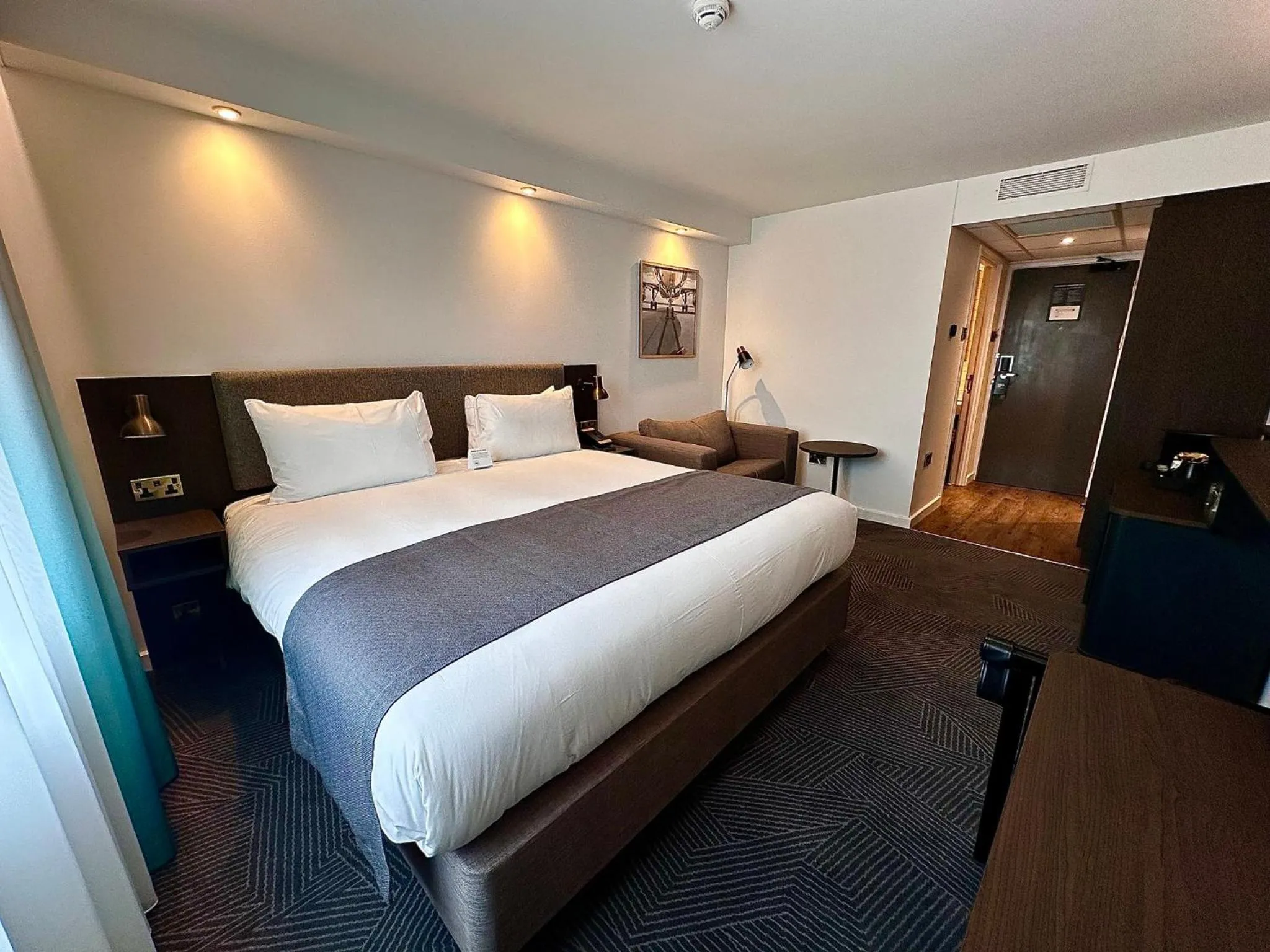 Photo of the whole room, Bed in Holiday Inn Bristol Airport by IHG