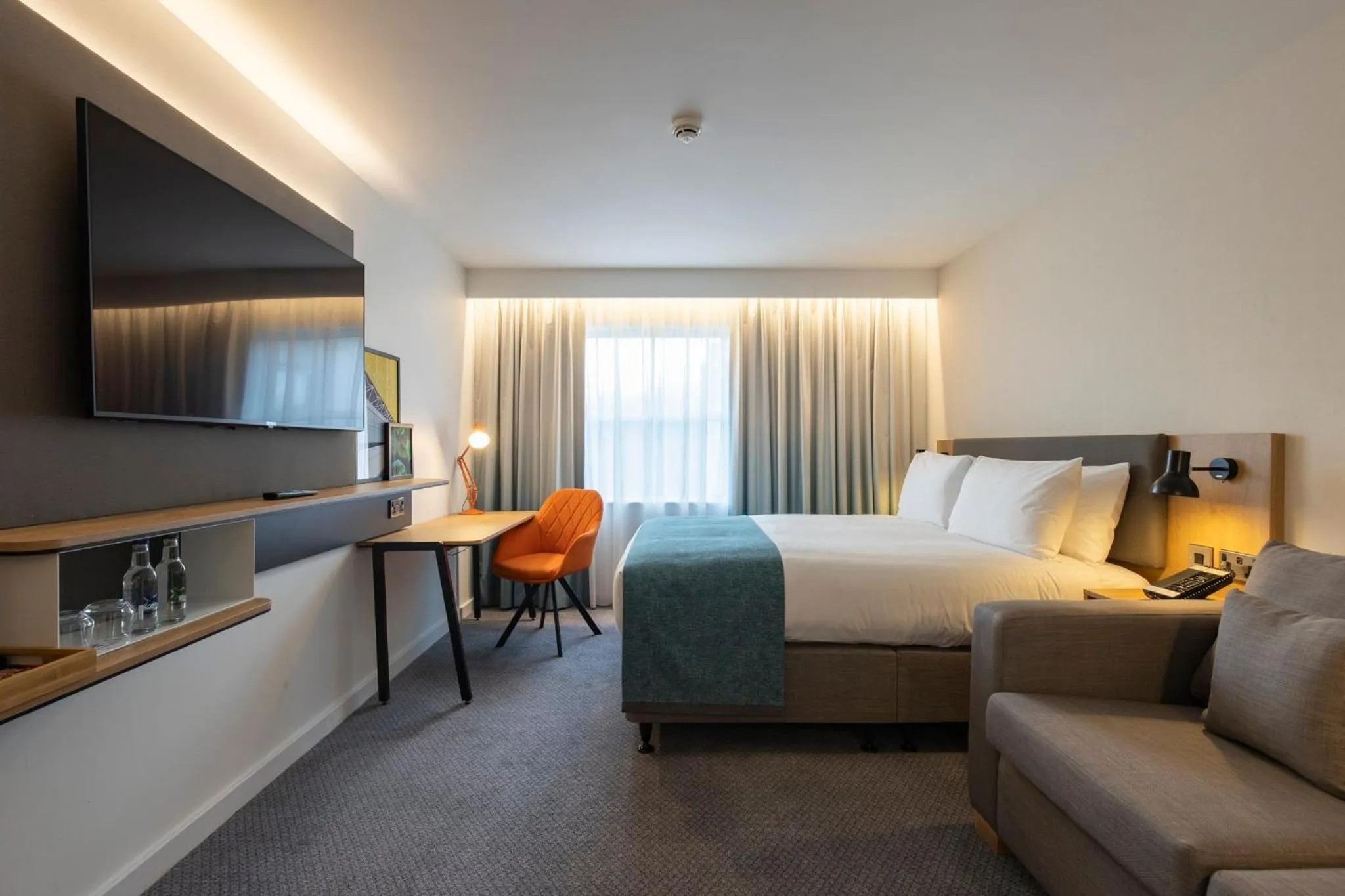 Photo of the whole room, Bed in Holiday Inn Bristol Airport by IHG