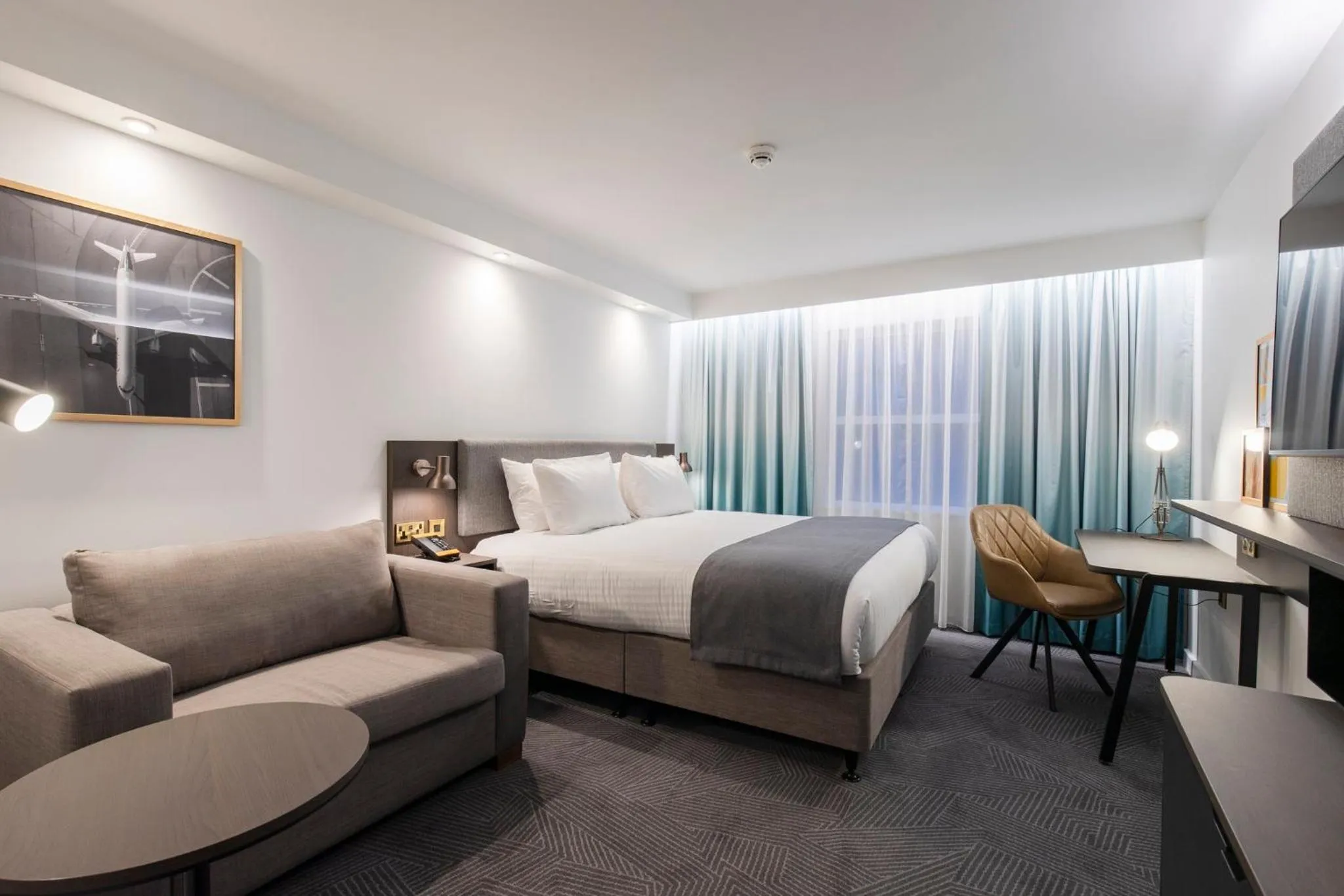 Photo of the whole room, Bed in Holiday Inn Bristol Airport by IHG