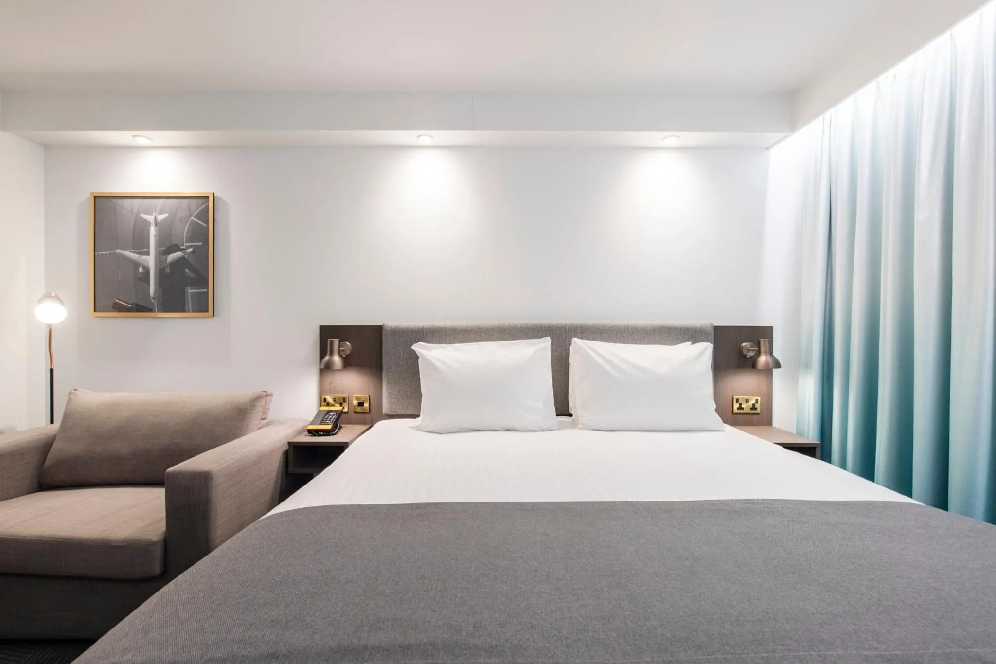 Photo of the whole room, Bed in Holiday Inn Bristol Airport by IHG