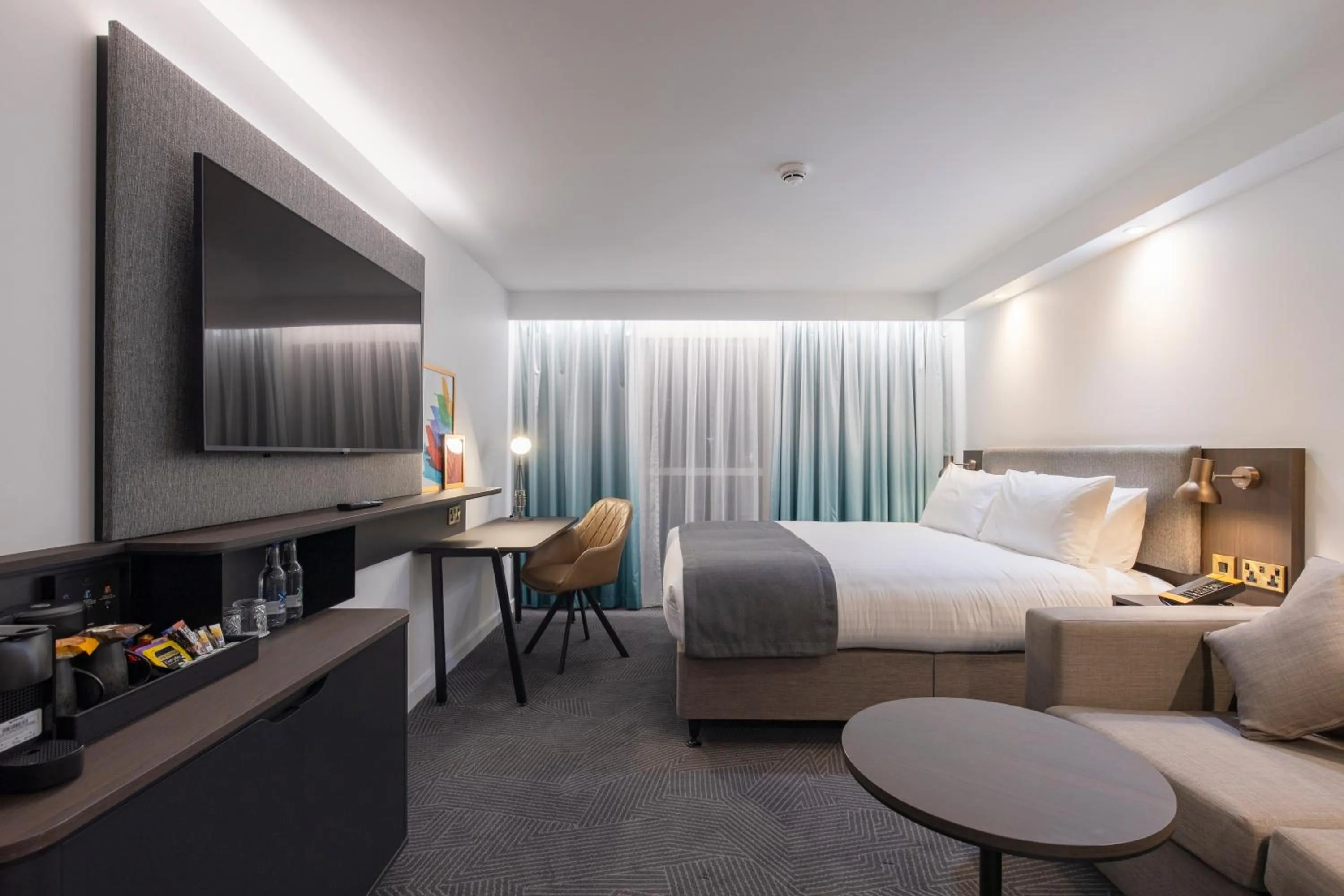 Photo of the whole room, Bed in Holiday Inn Bristol Airport by IHG