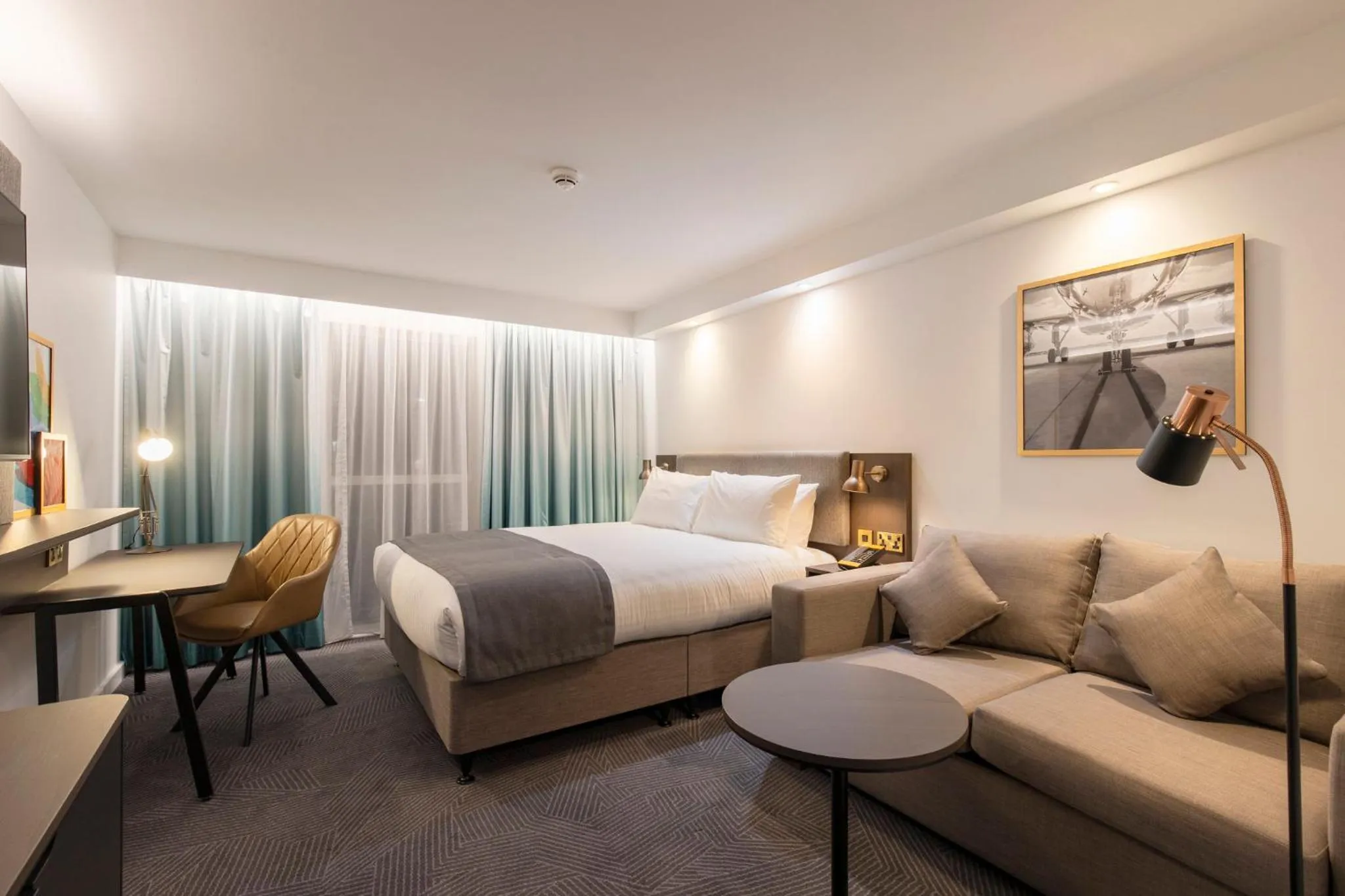 Photo of the whole room, Bed in Holiday Inn Bristol Airport by IHG