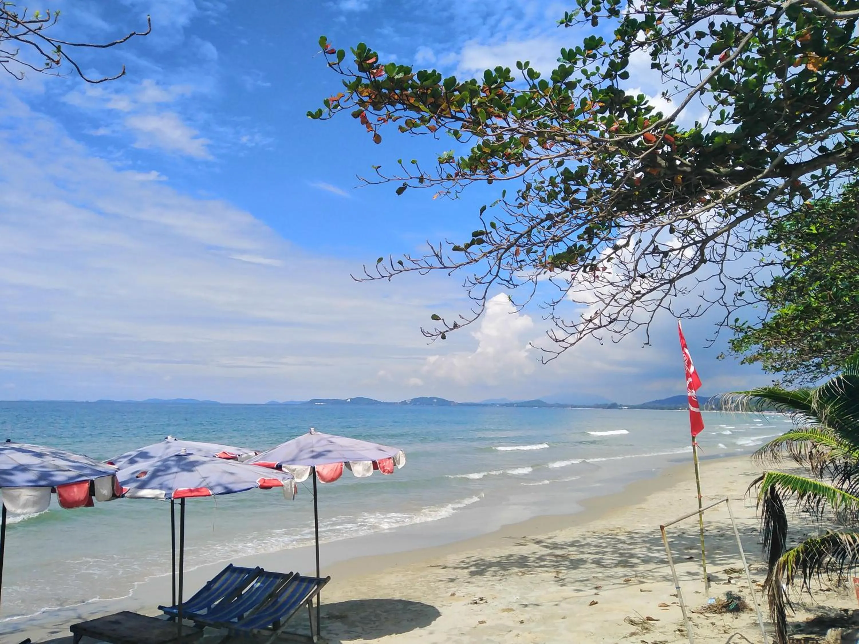 Beach in Pimpimarn Hotel