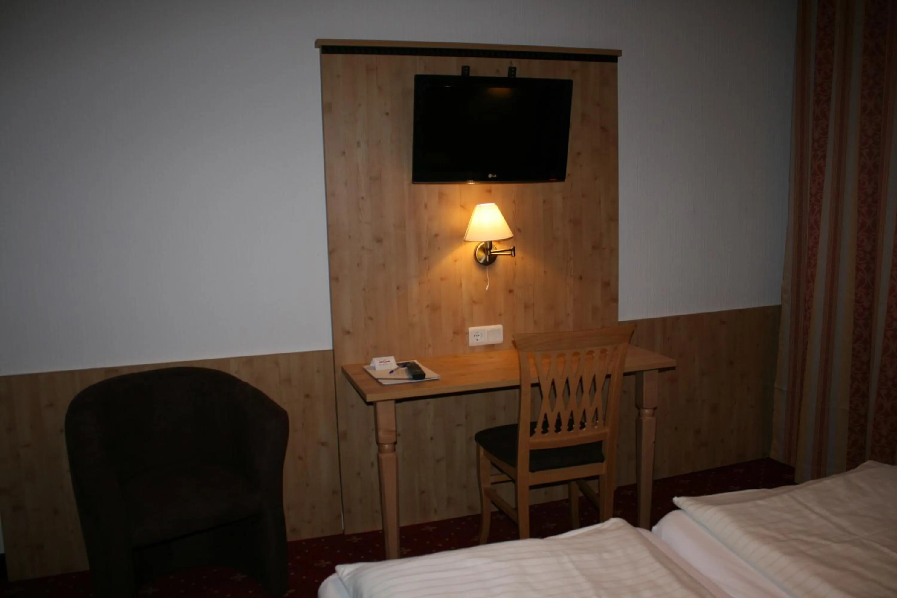 TV and multimedia, Bed in Hotel Lindwurm