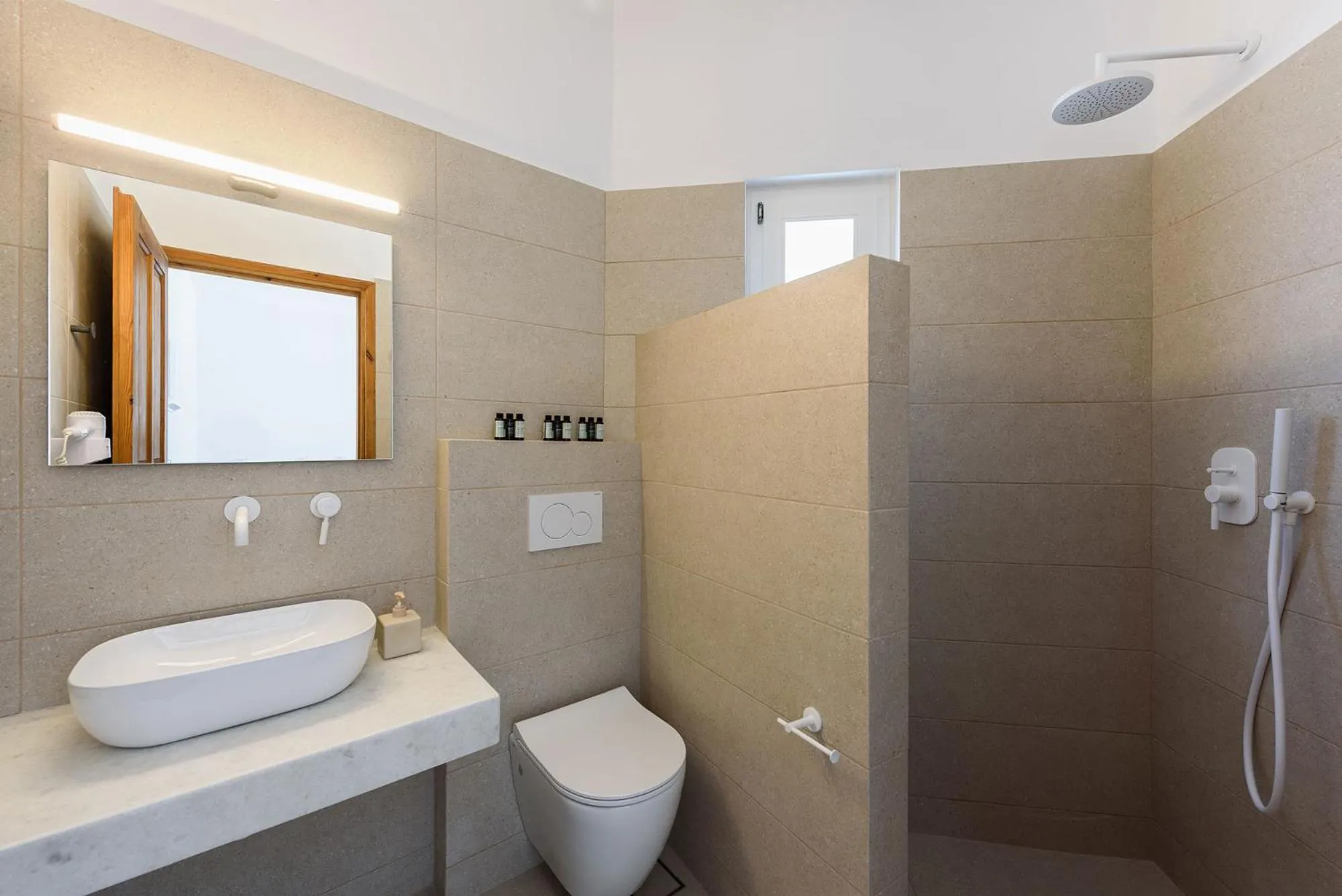 Shower in Hotel Bilia