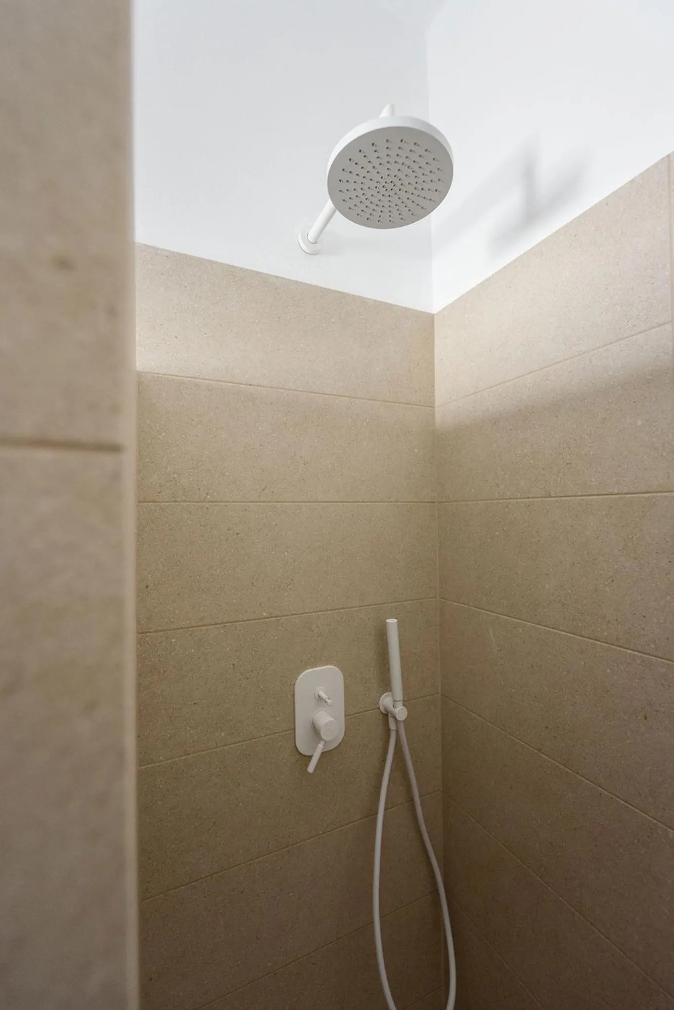 Shower in Hotel Bilia