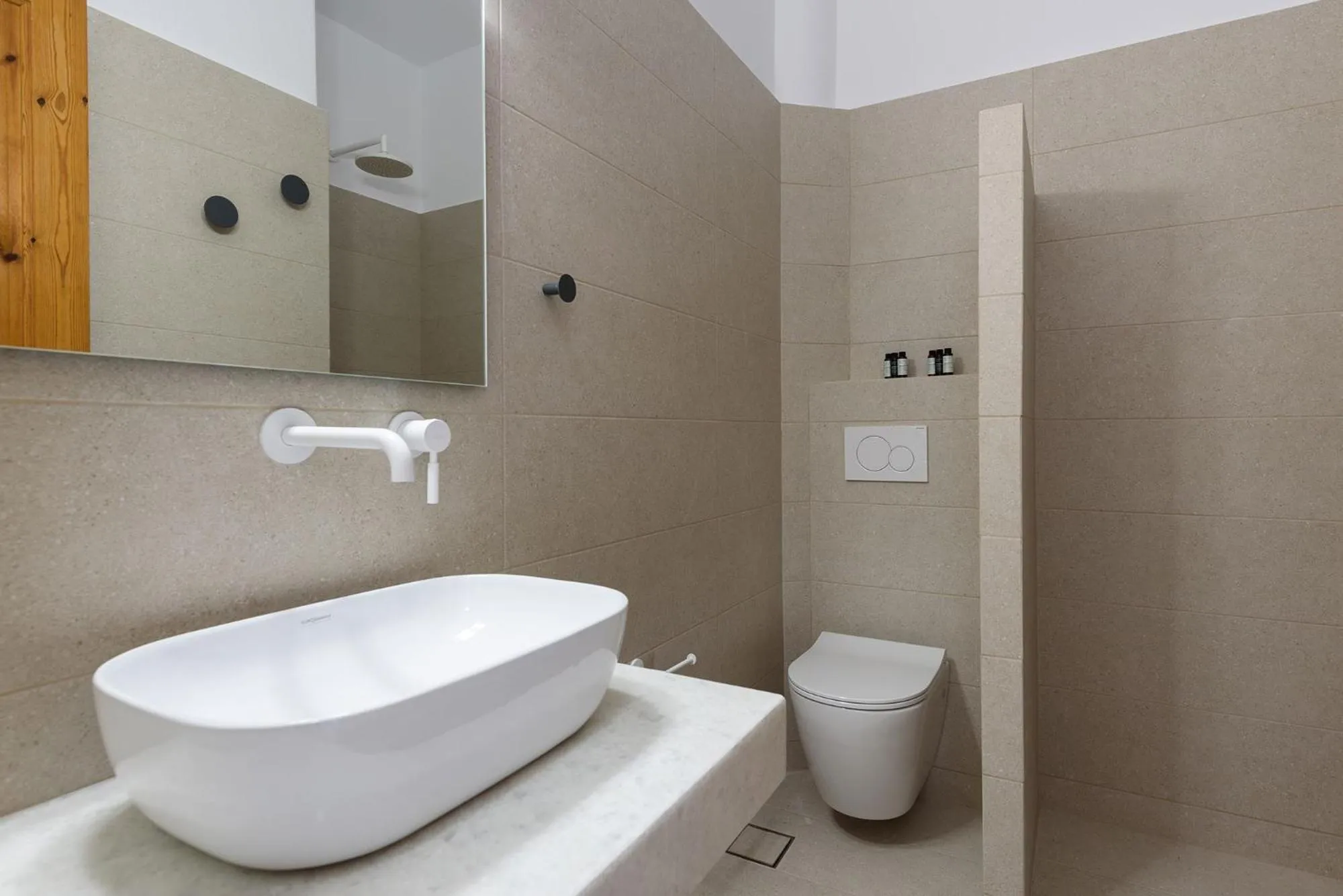 Shower in Hotel Bilia