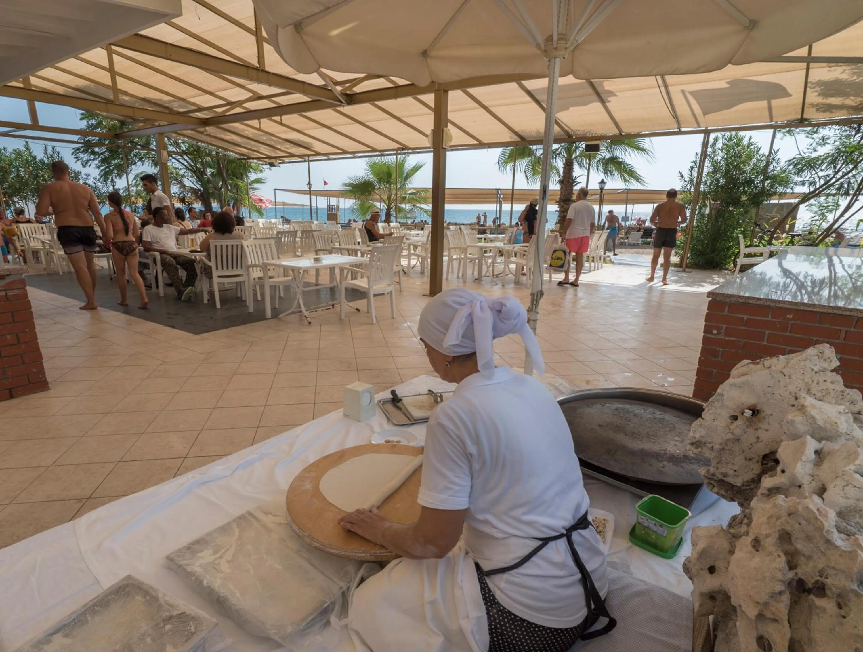 Food and drinks in Linda Resort Hotel