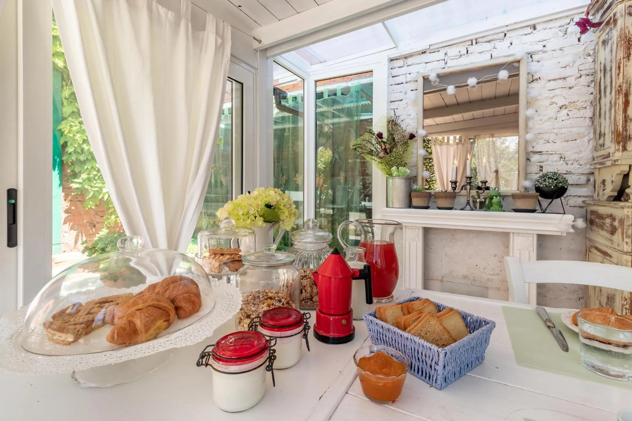 Food and drinks in House Garden Loft