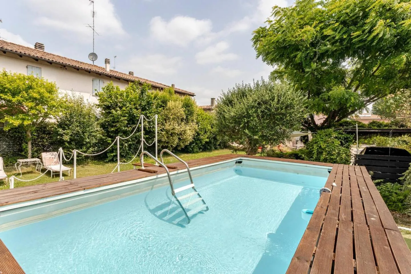 Swimming pool in House Garden Loft