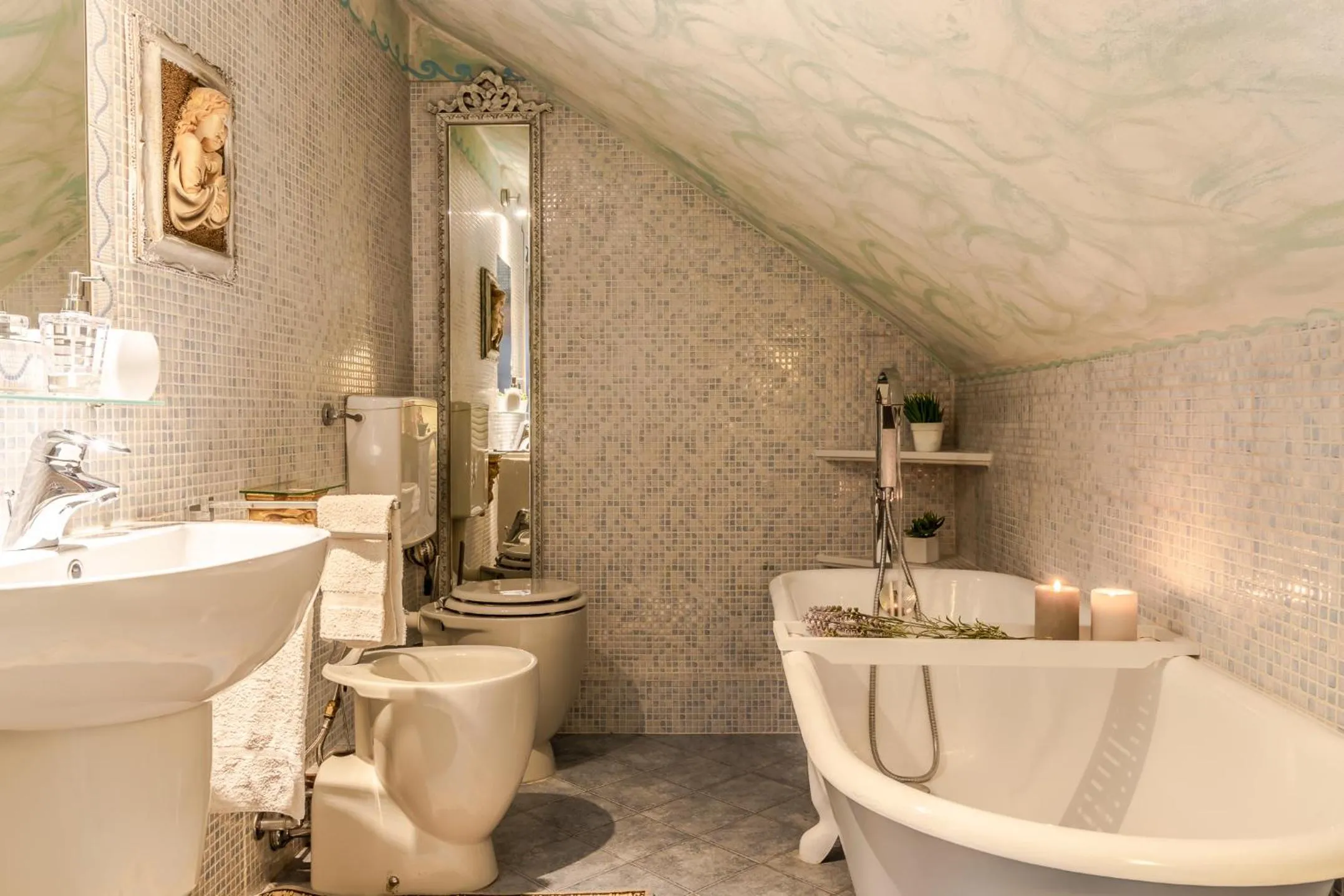 Toilet in House Garden Loft
