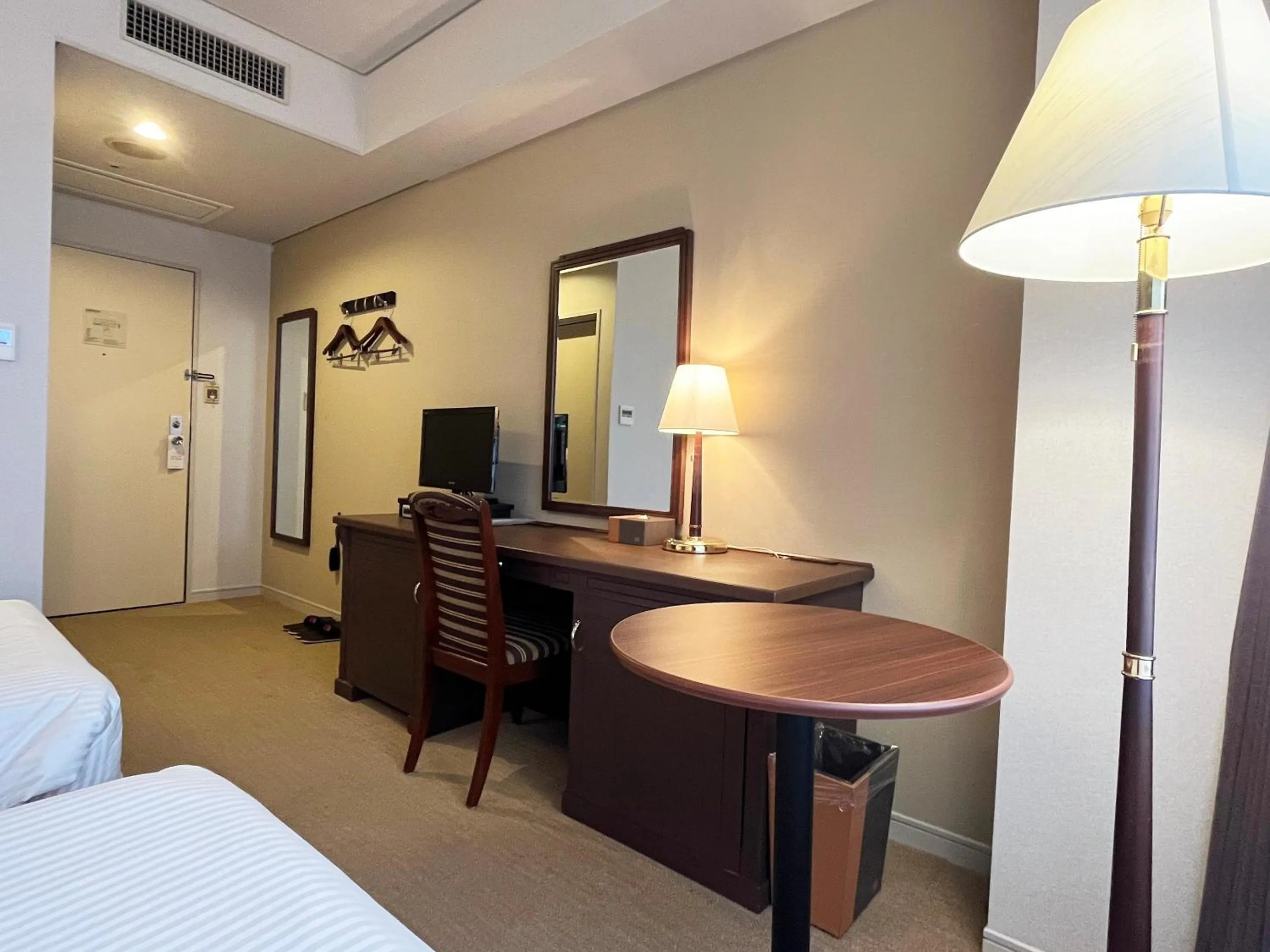 Photo of the whole room, Bed in Tottori Onsen Hotel Monarque Tottori