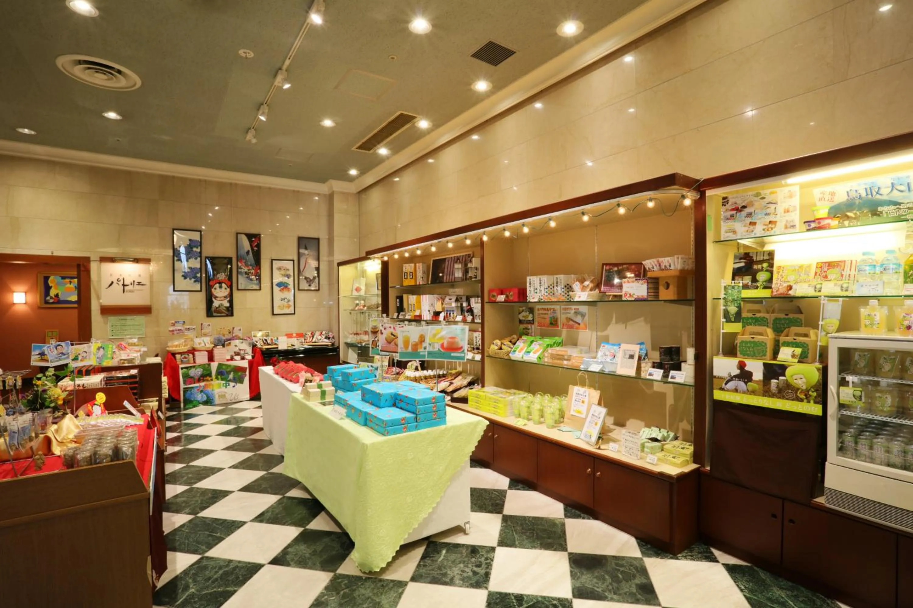 On-site shops in Tottori Onsen Hotel Monarque Tottori