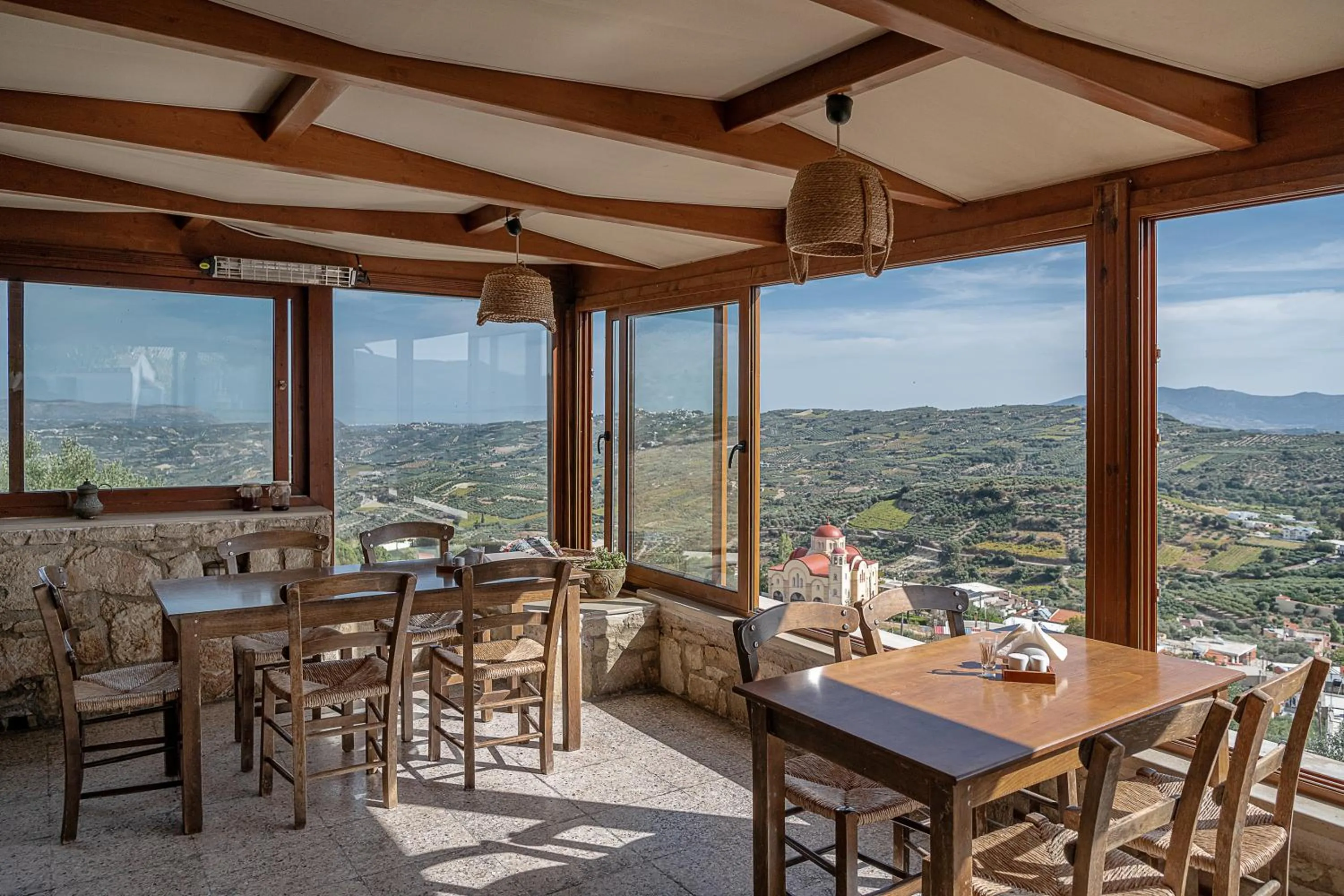 Restaurant/places to eat in Earino