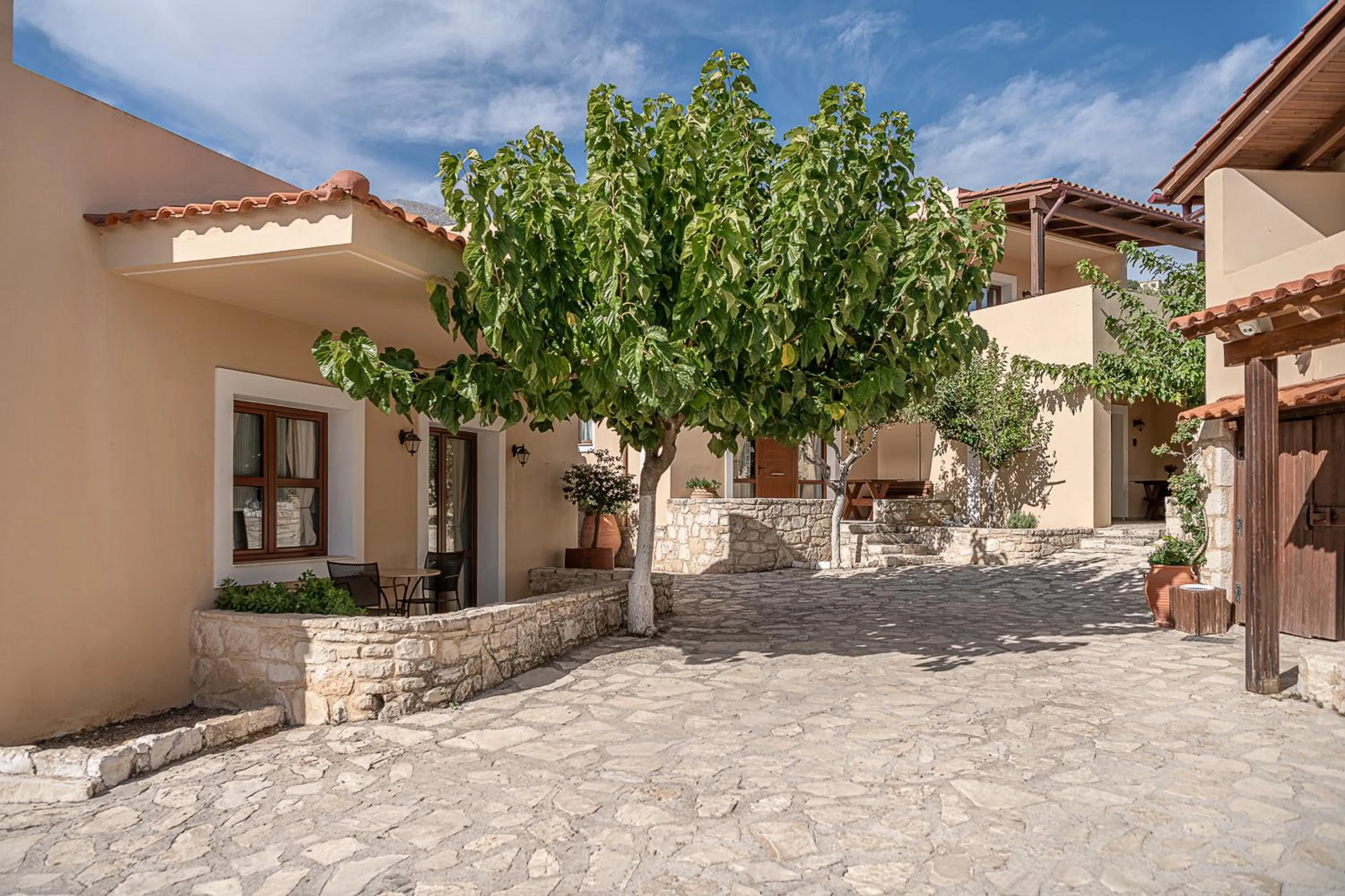 Property building in Earino