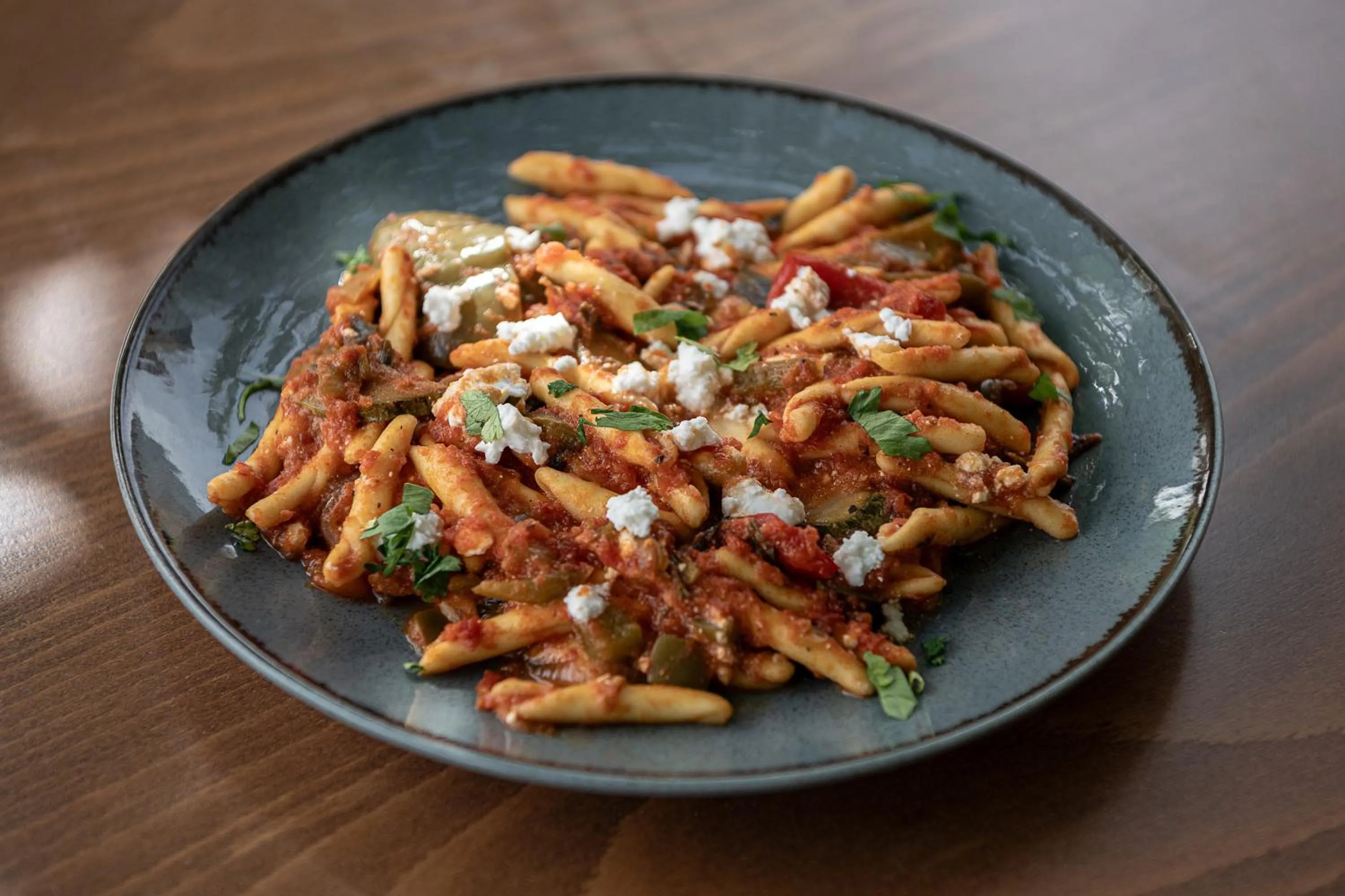 Restaurant/places to eat in Earino