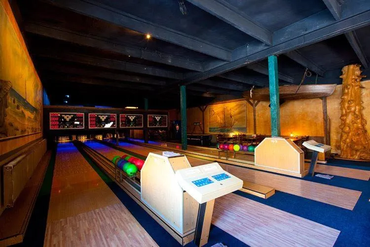 Bowling in Hotel Anna
