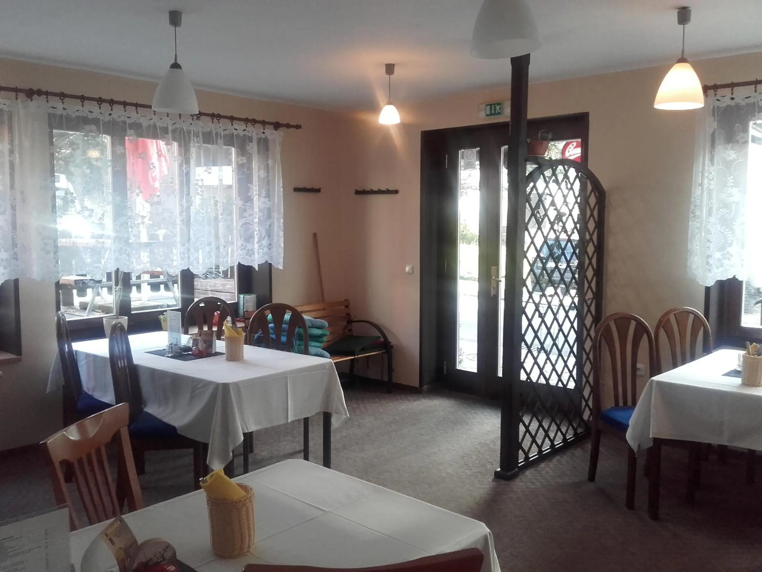 Restaurant/places to eat in Hotel Anna