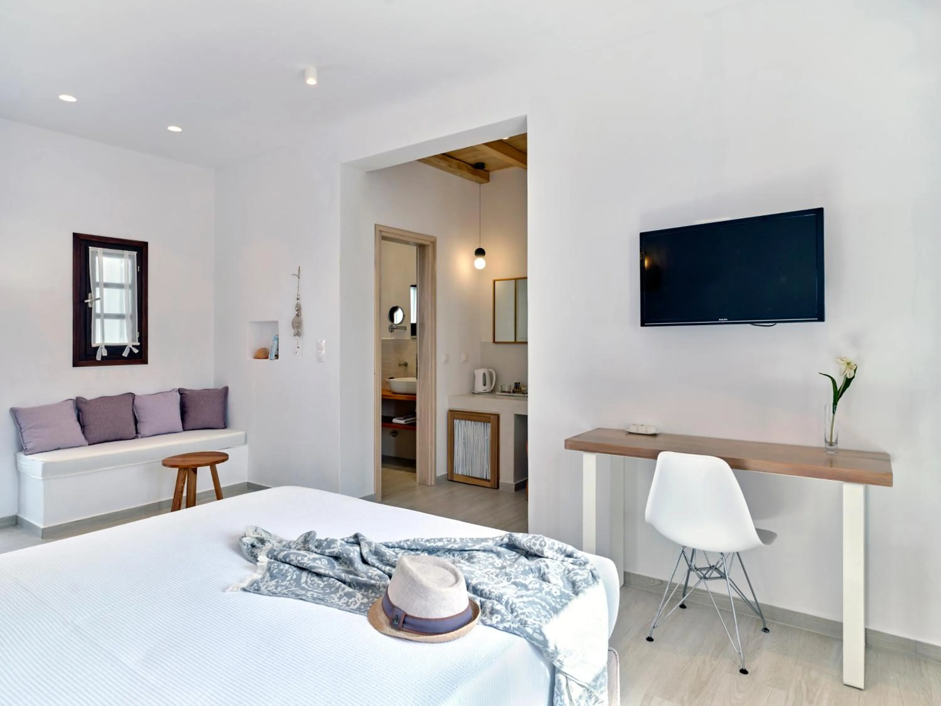 Photo of the whole room, Bed in Aella Residence