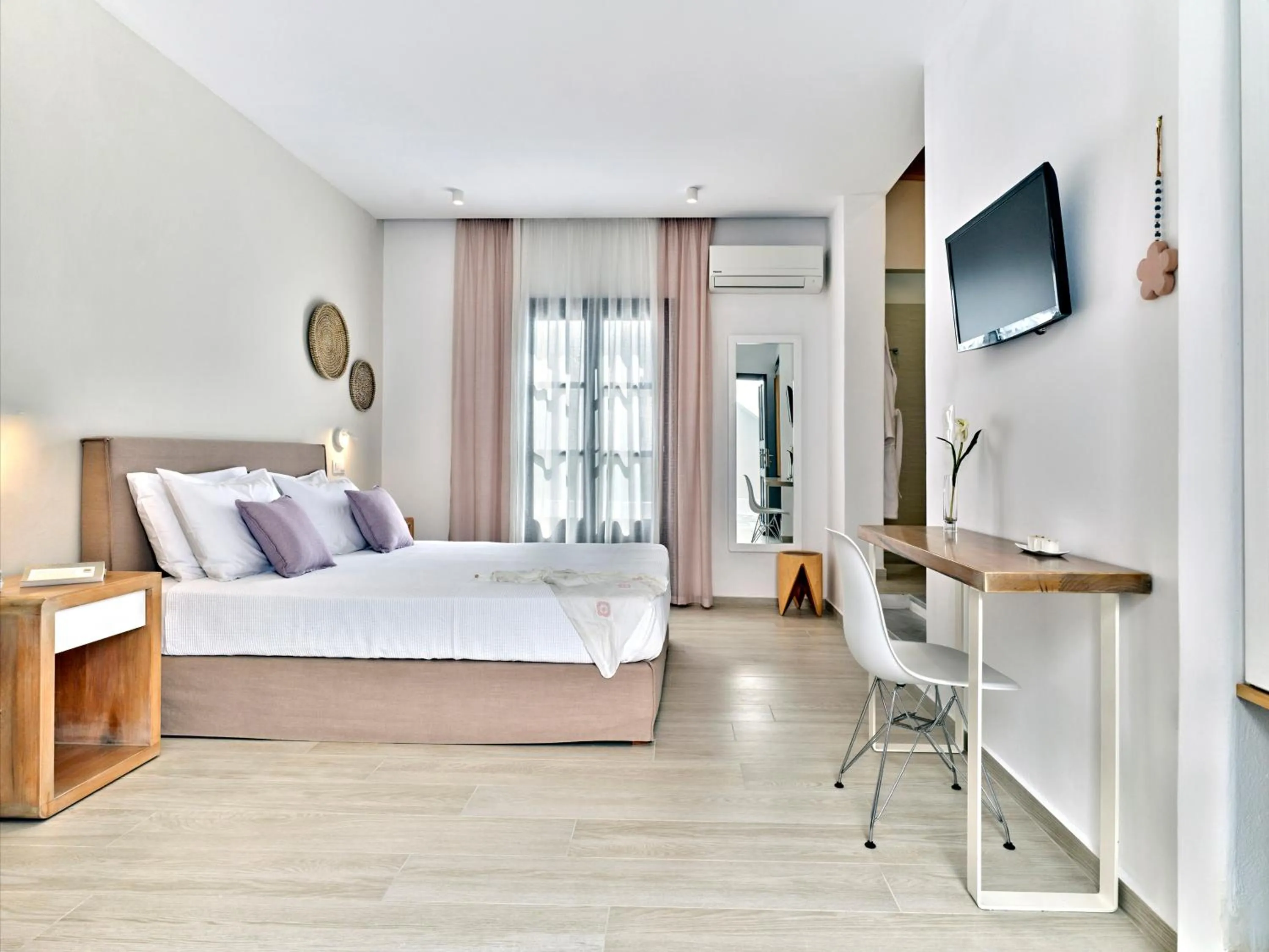 Photo of the whole room, Bed in Aella Residence