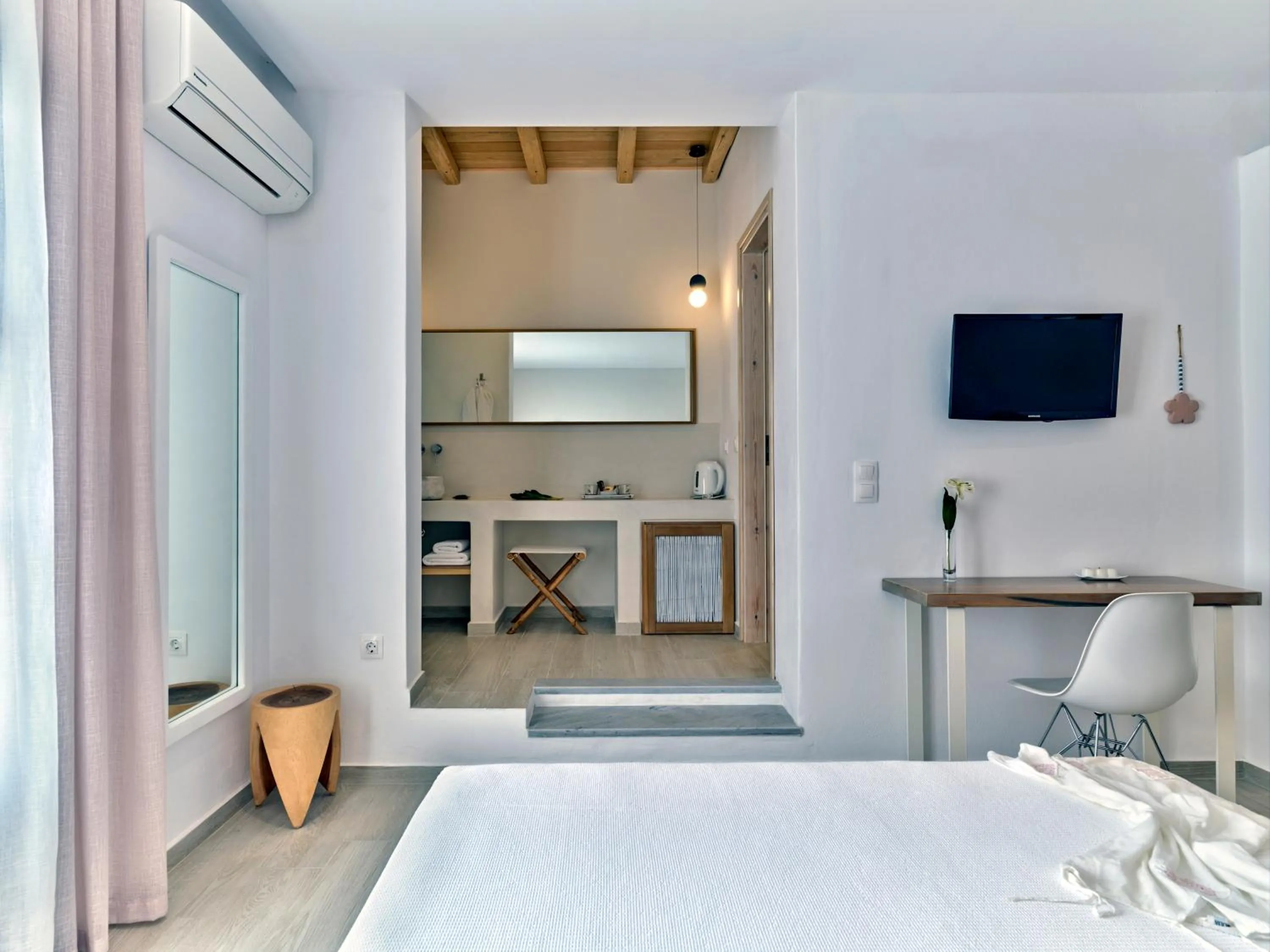 Photo of the whole room, Bed in Aella Residence