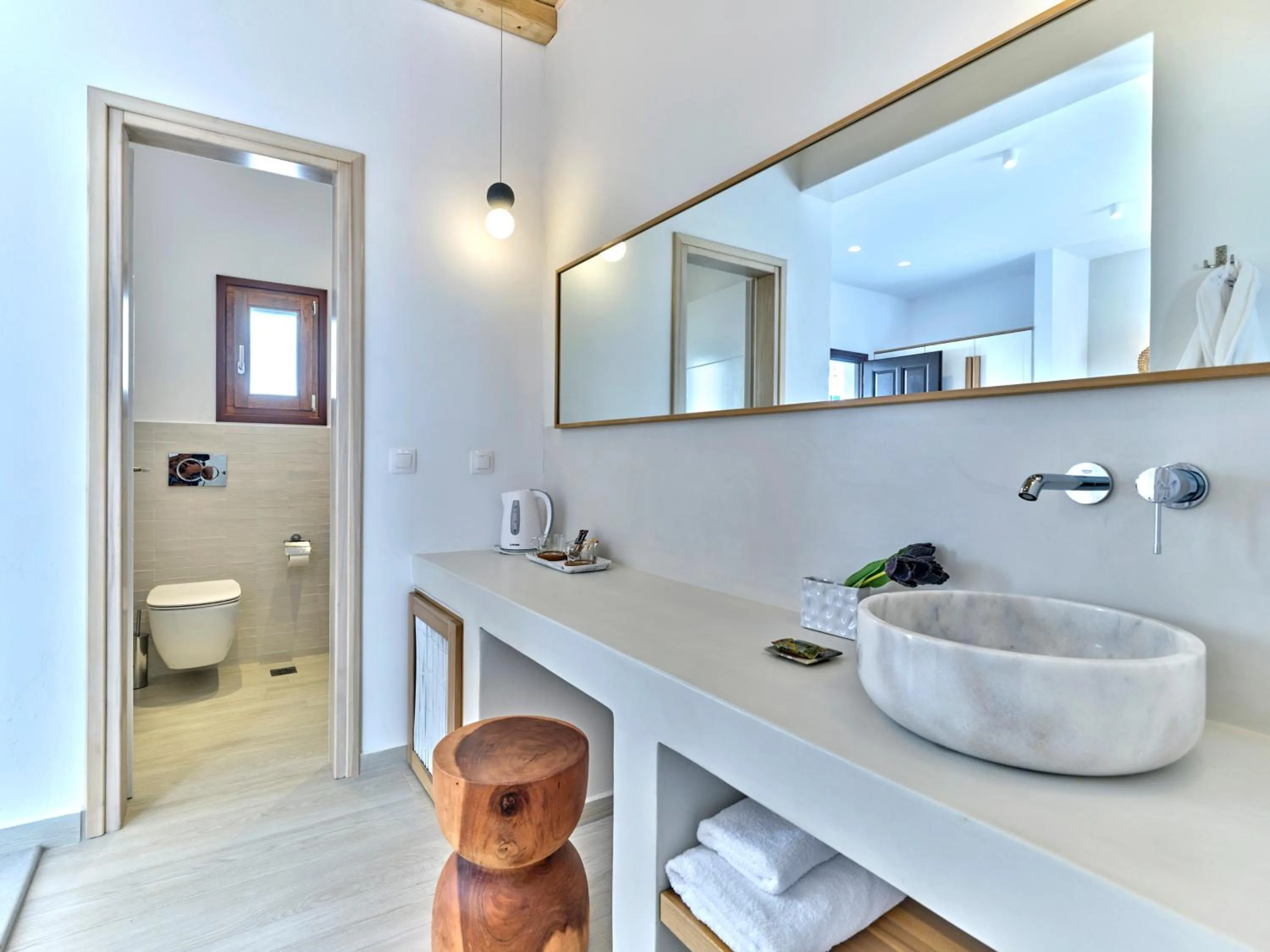 Photo of the whole room in Aella Residence