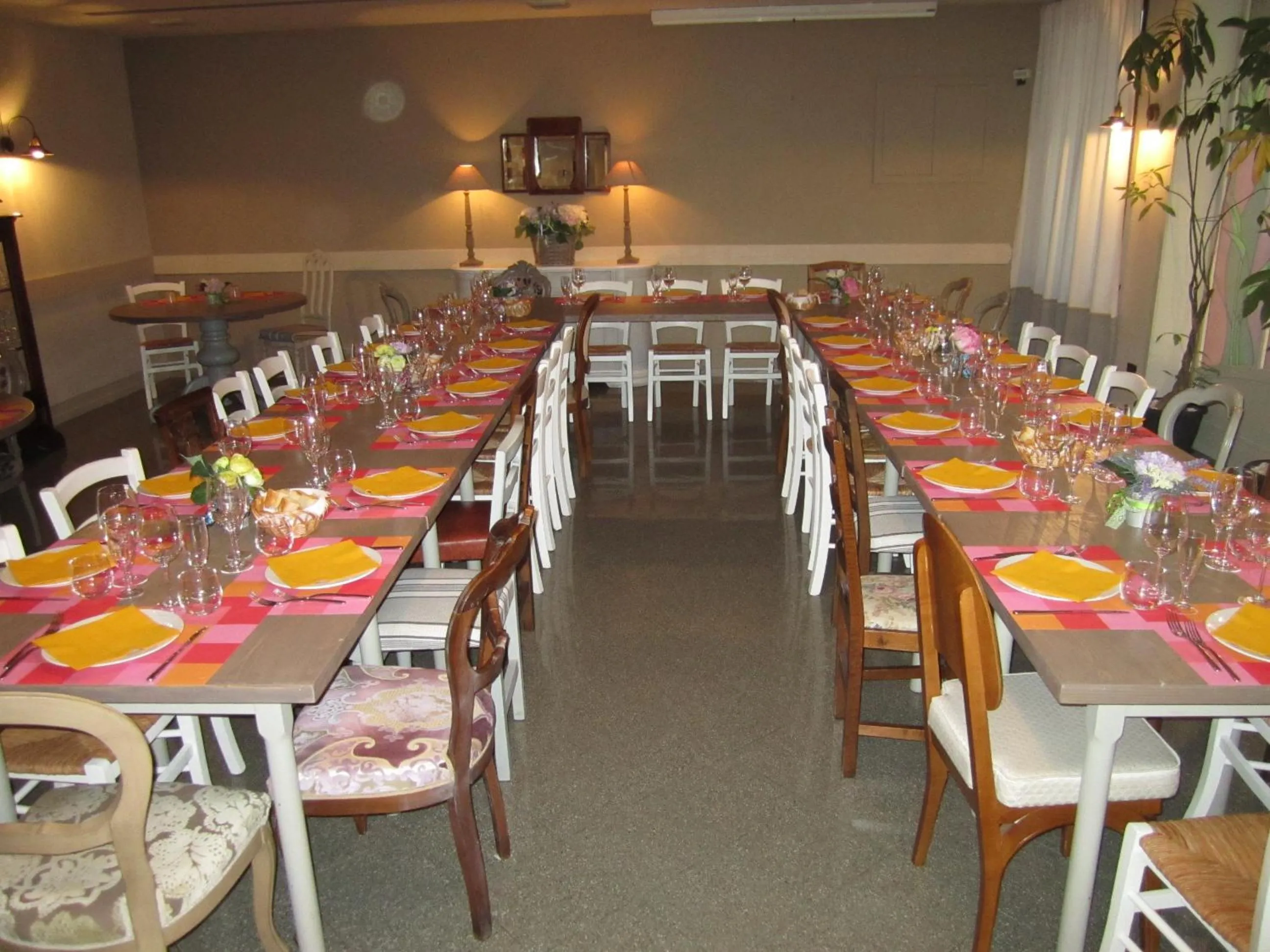 Restaurant/places to eat in Hotel Europa