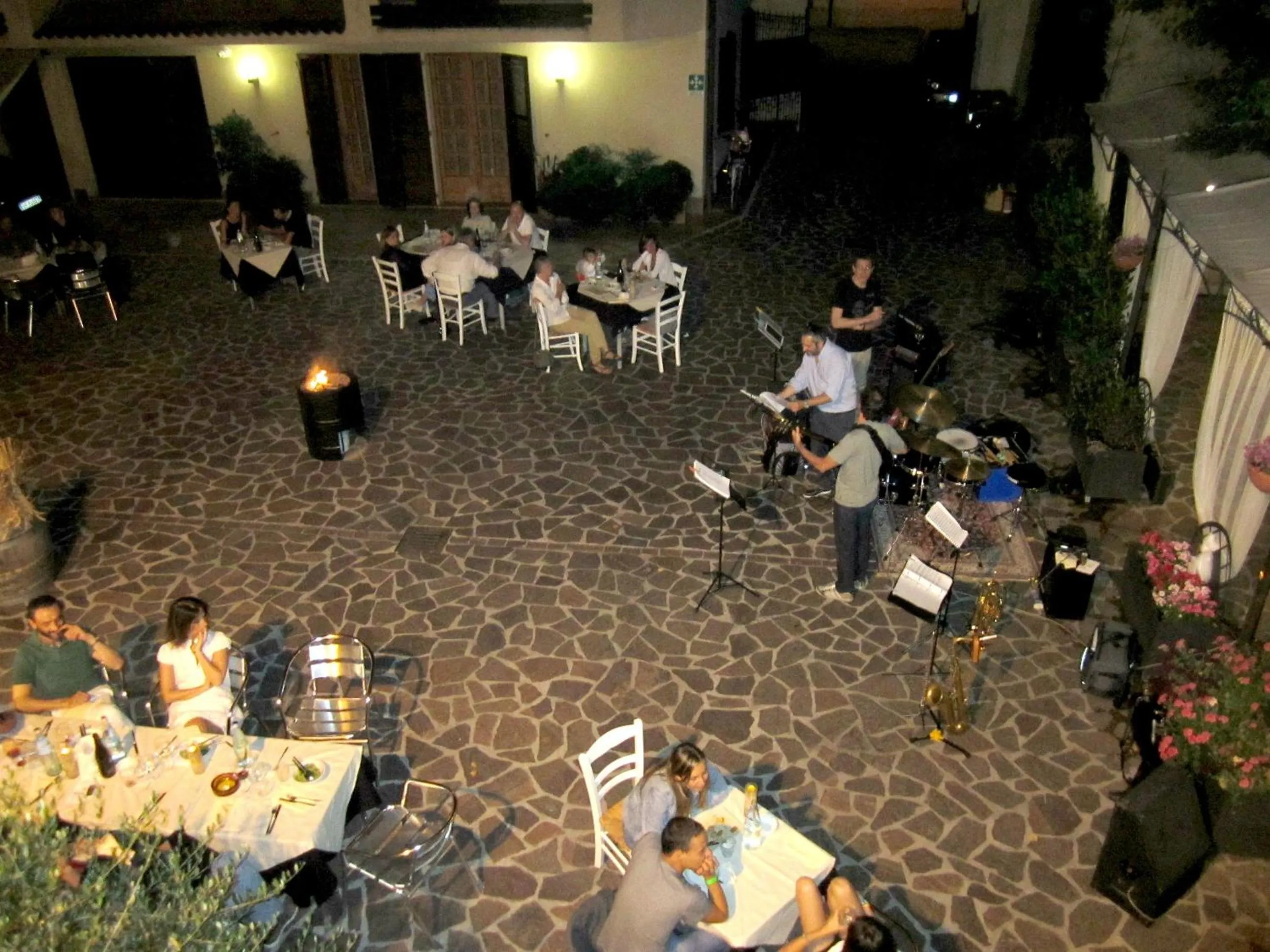 Restaurant/places to eat in Hotel Europa