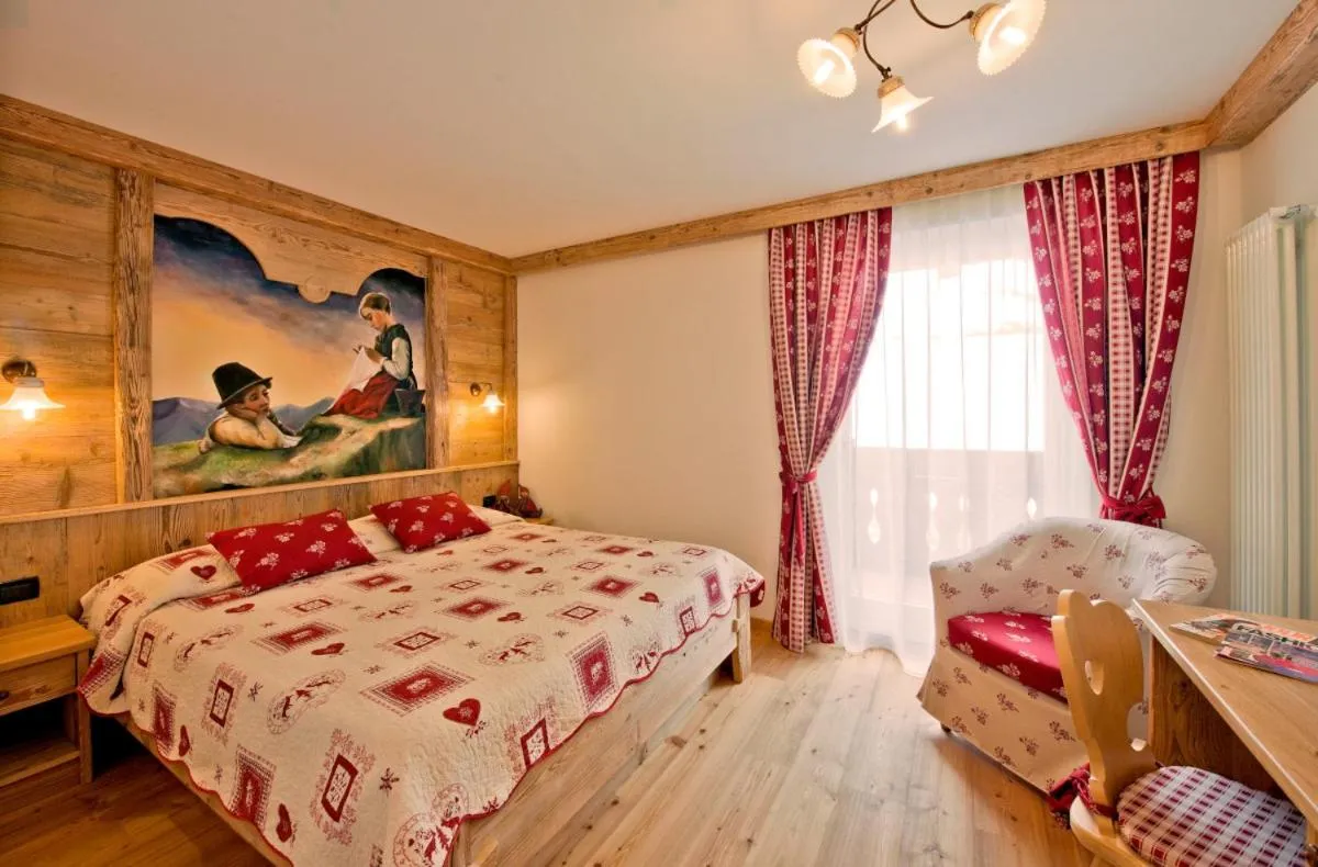 Photo of the whole room, Bed in Hotel Des Alpes