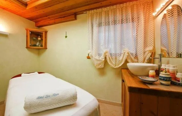Spa and wellness centre/facilities, Bed in Hotel Des Alpes