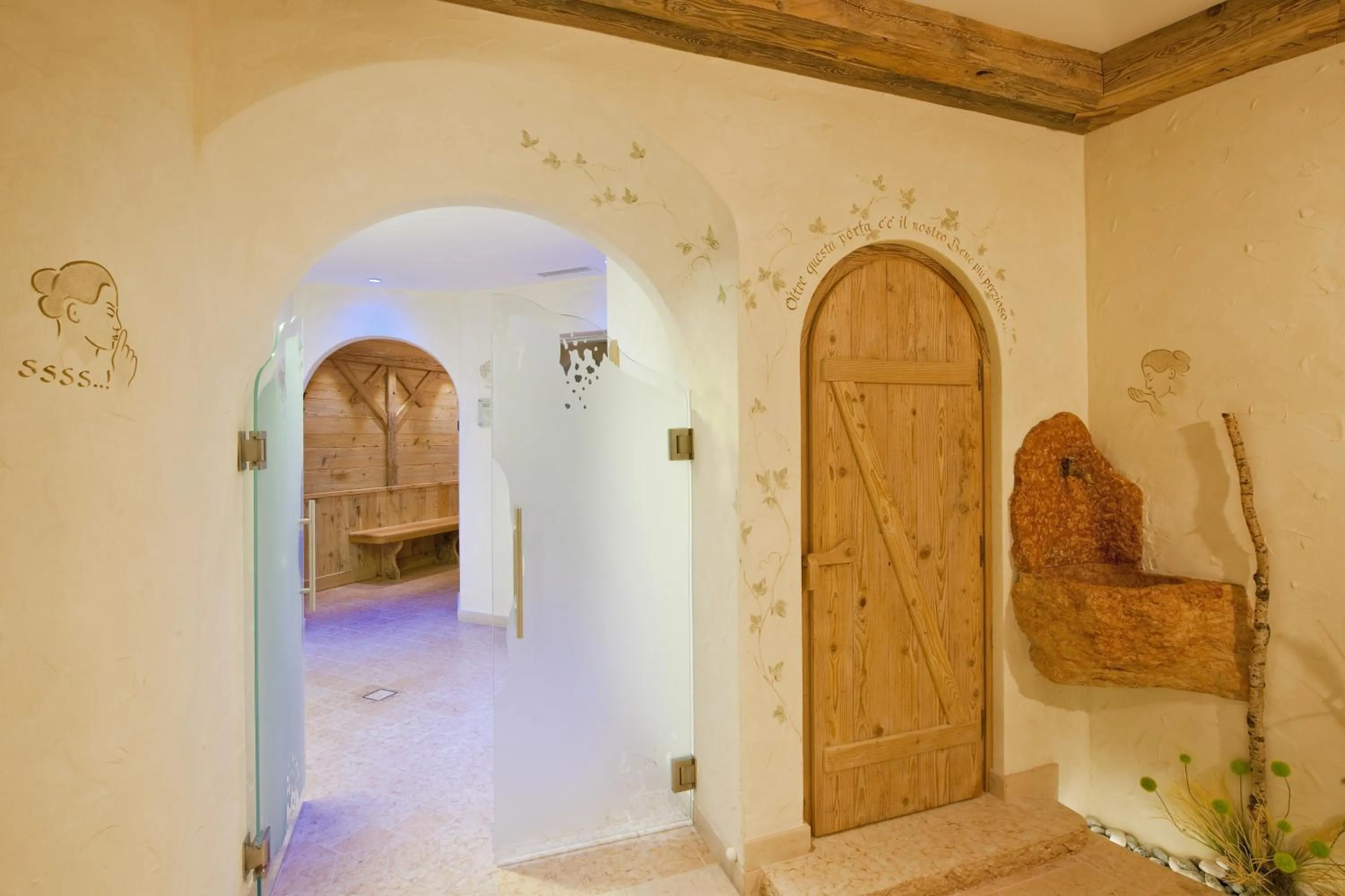 Decorative detail in Hotel Des Alpes