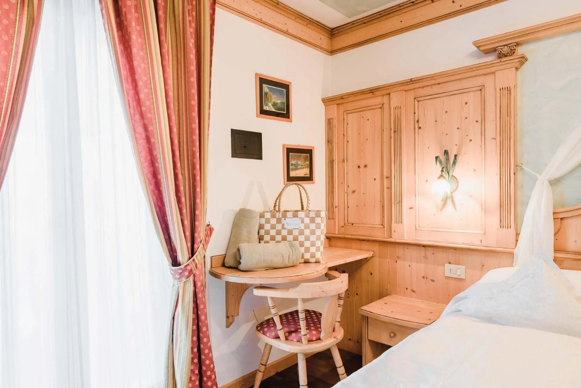 Bed in Hotel Des Alpes