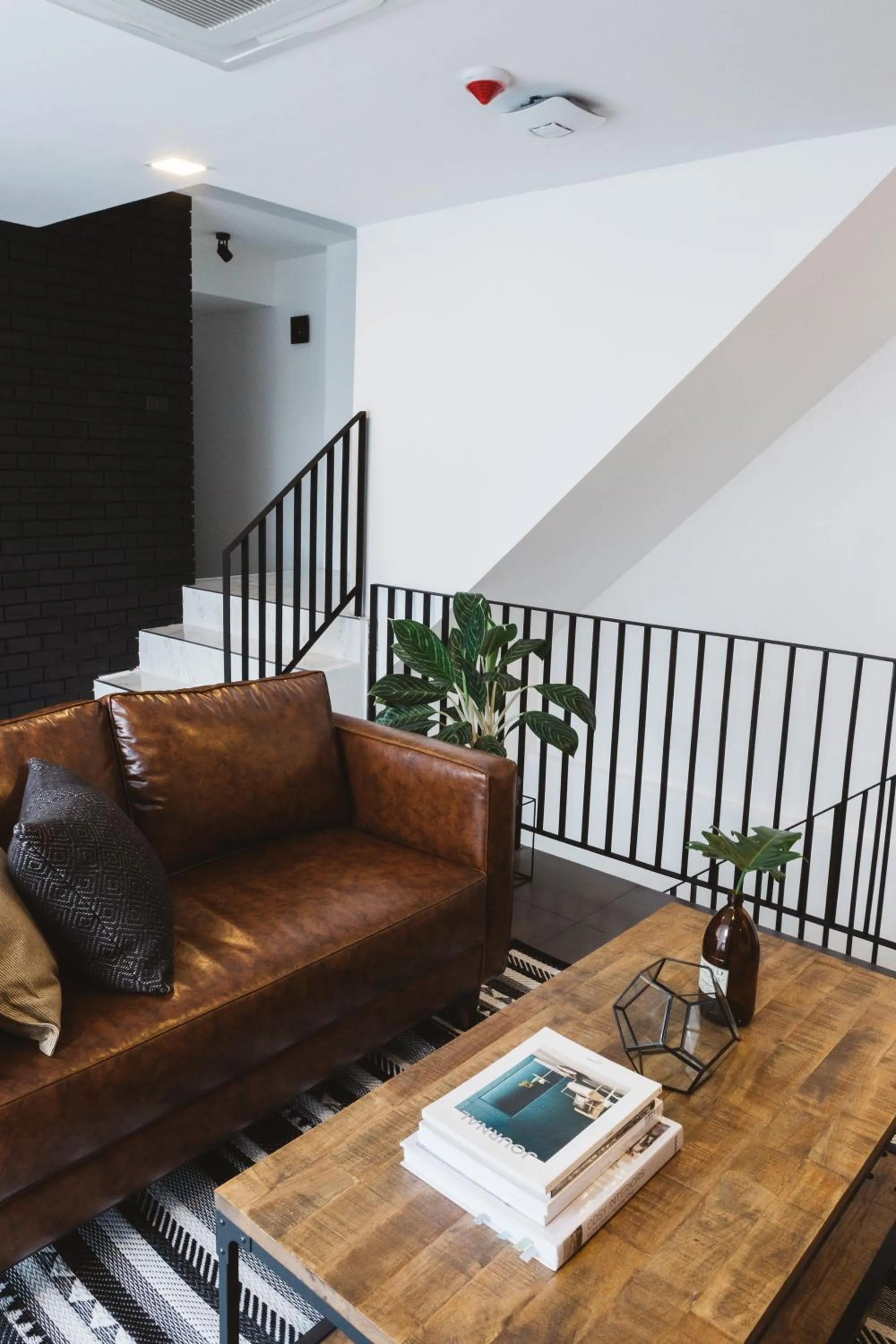 Communal lounge/ TV room in Zivi Nimman