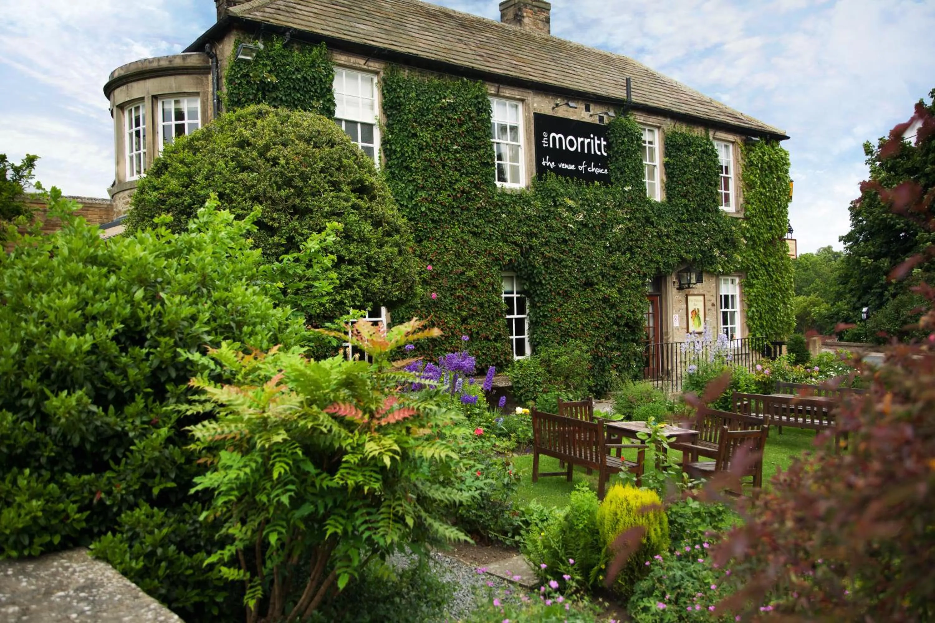 Facade/entrance in The Morritt Hotel