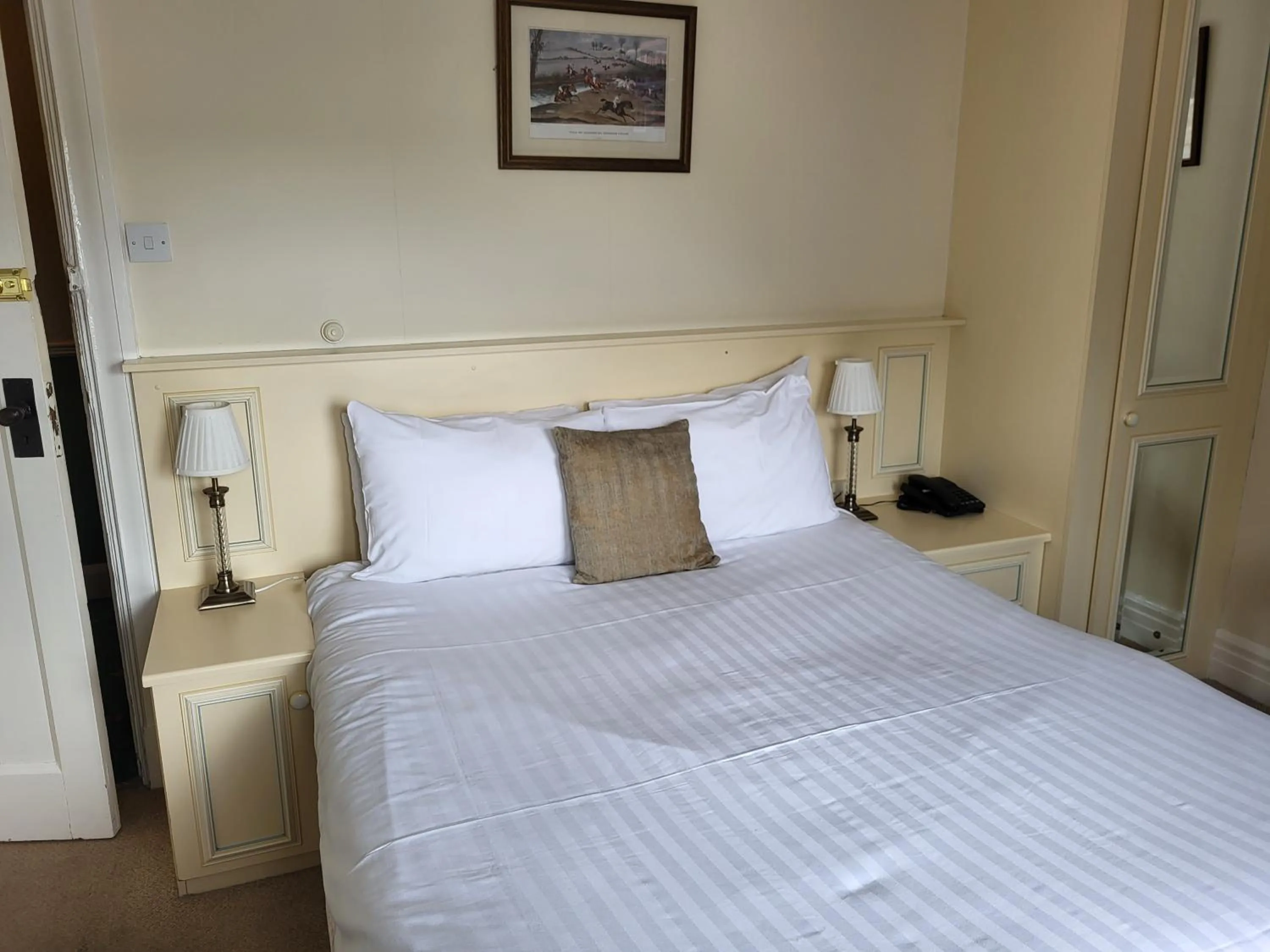 Bed in The Morritt Hotel