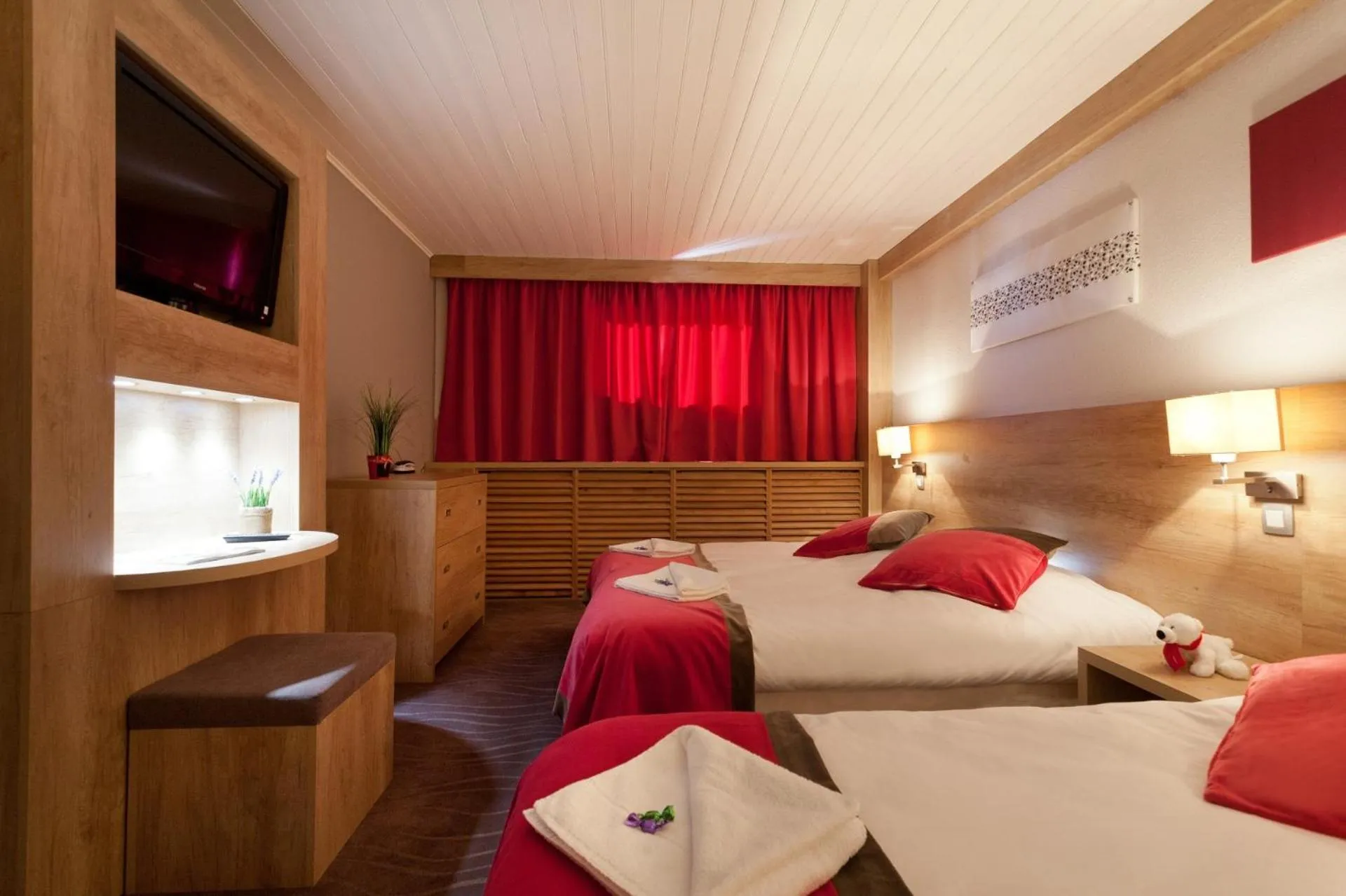 Photo of the whole room, Bed in Hôtel Club MMV Le Panorama