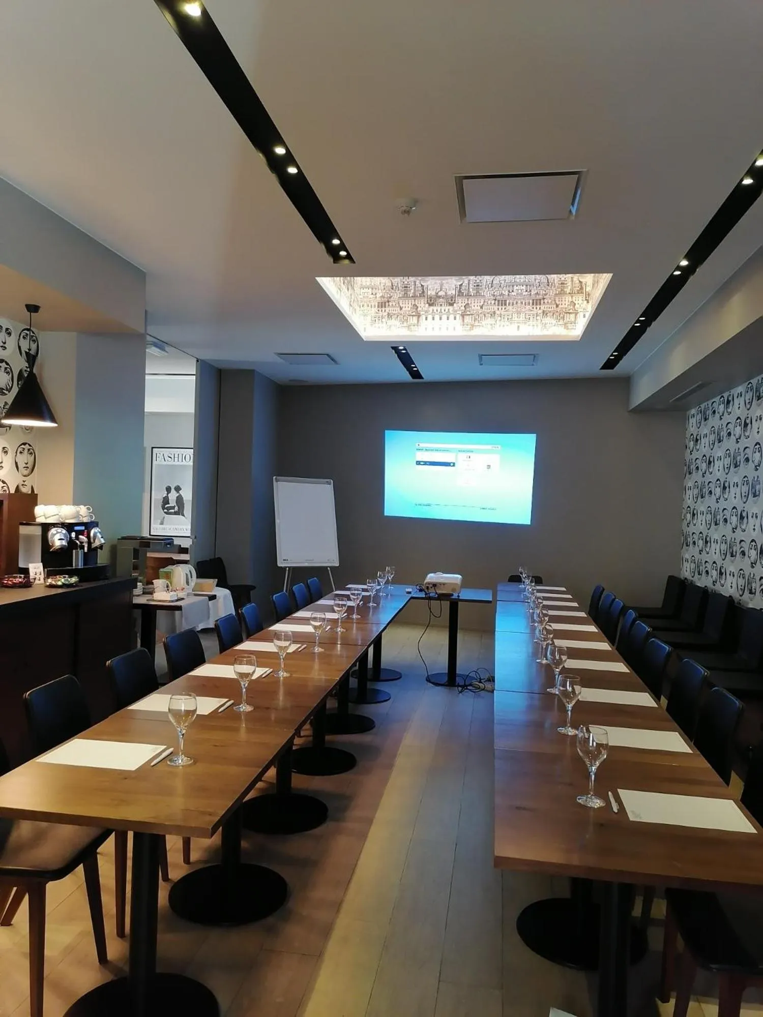 TV and multimedia in Square Hotel