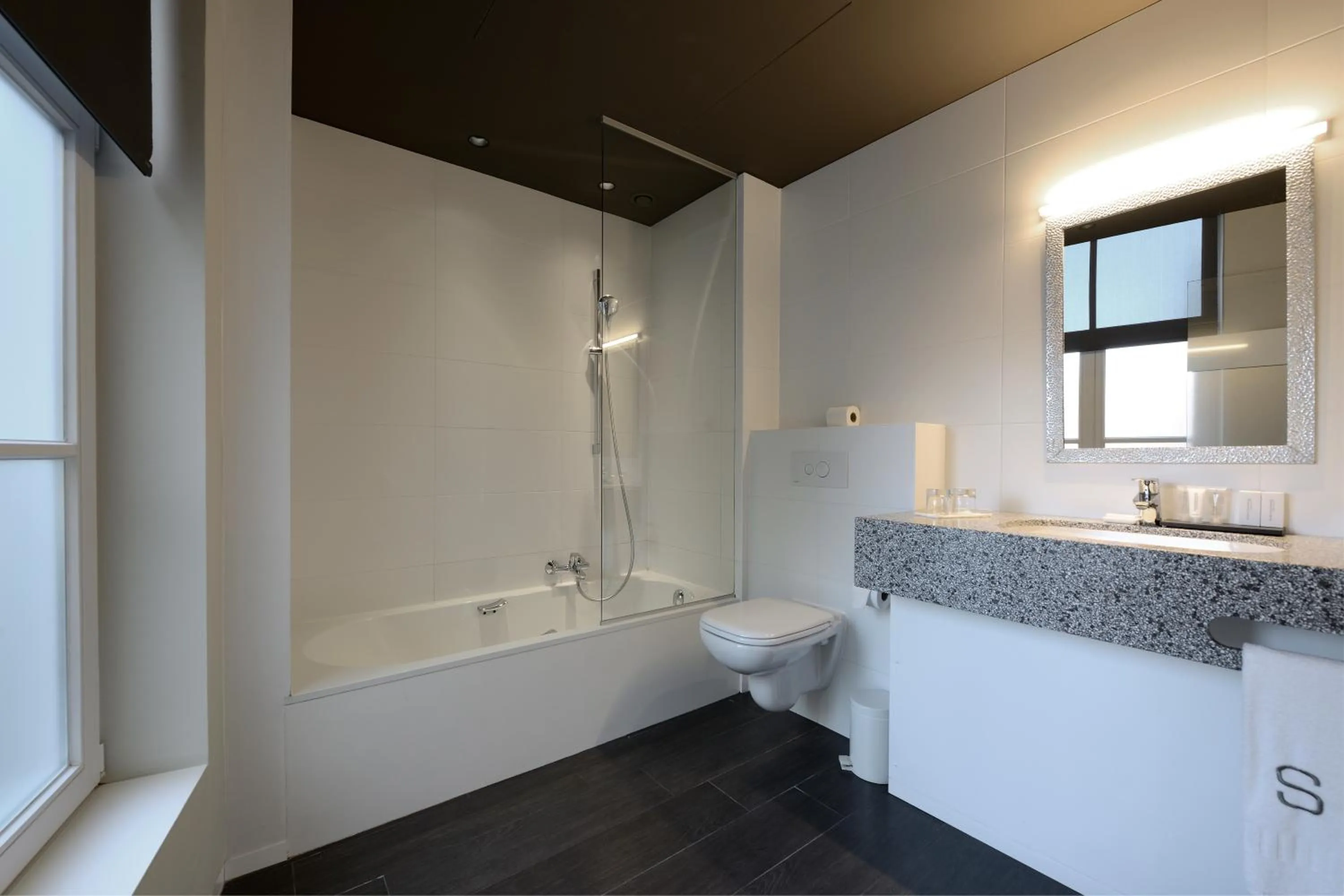 Shower in Square Hotel