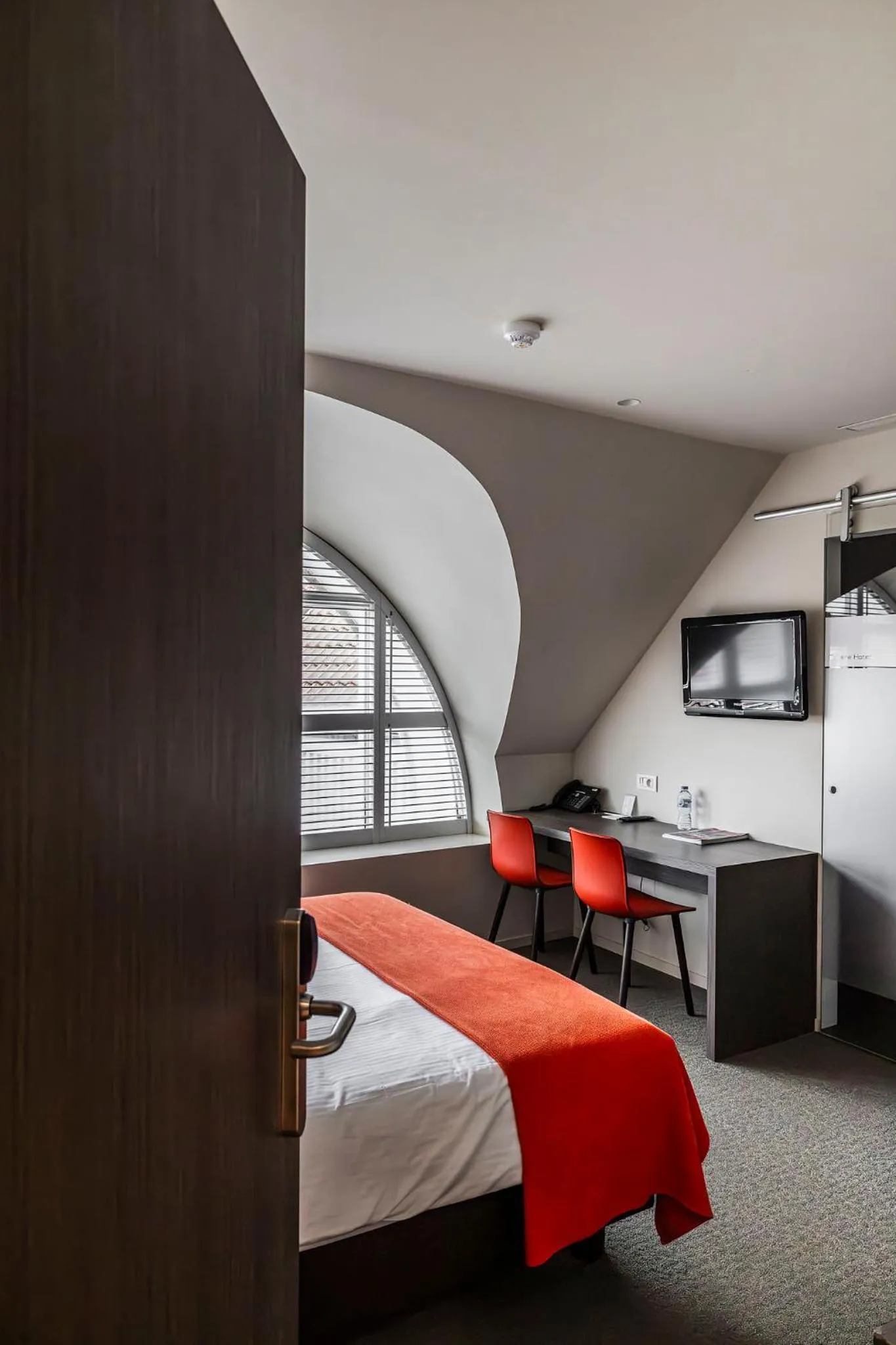 TV and multimedia, Bed in Square Hotel