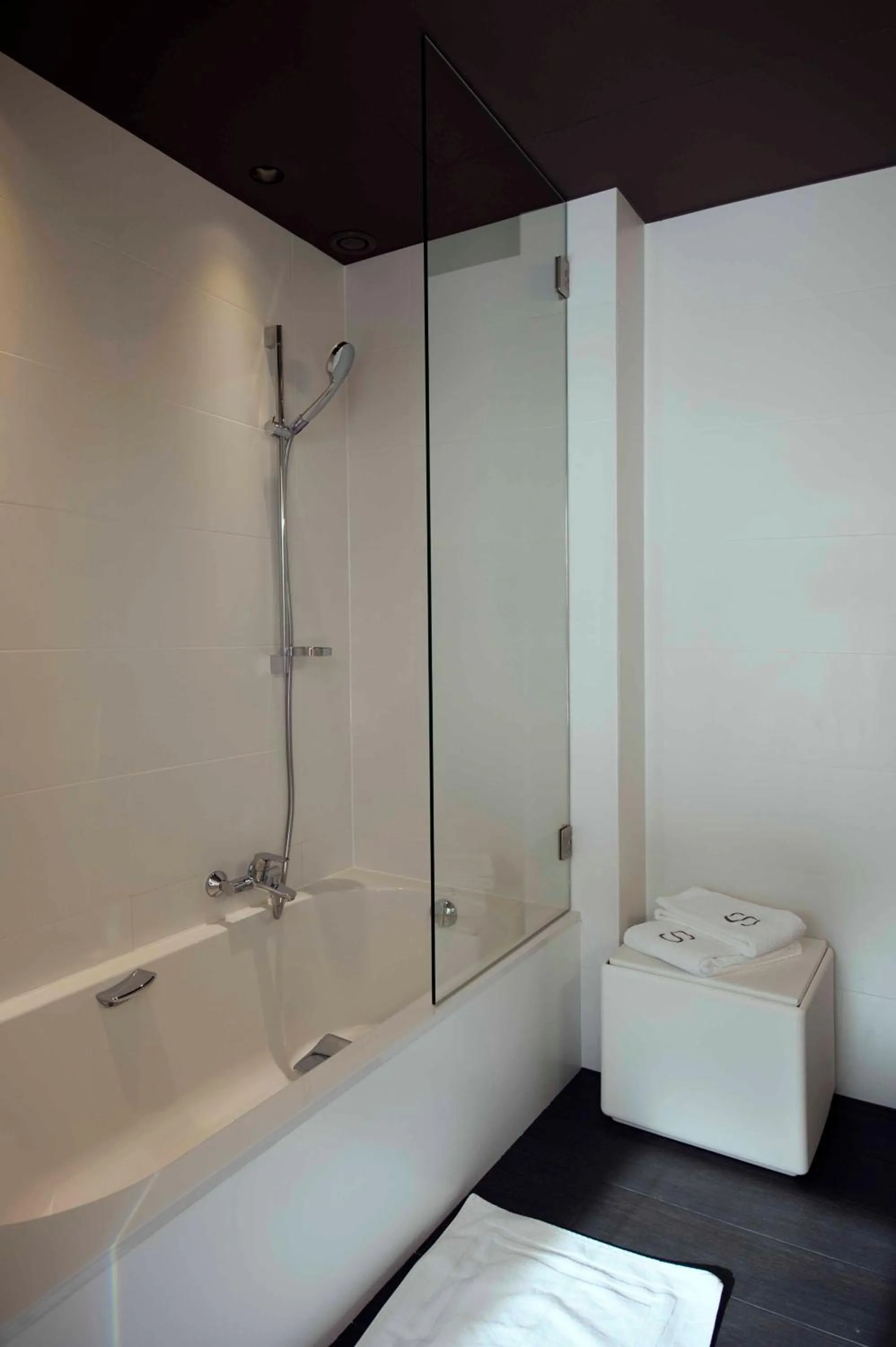 Bathroom in Square Hotel